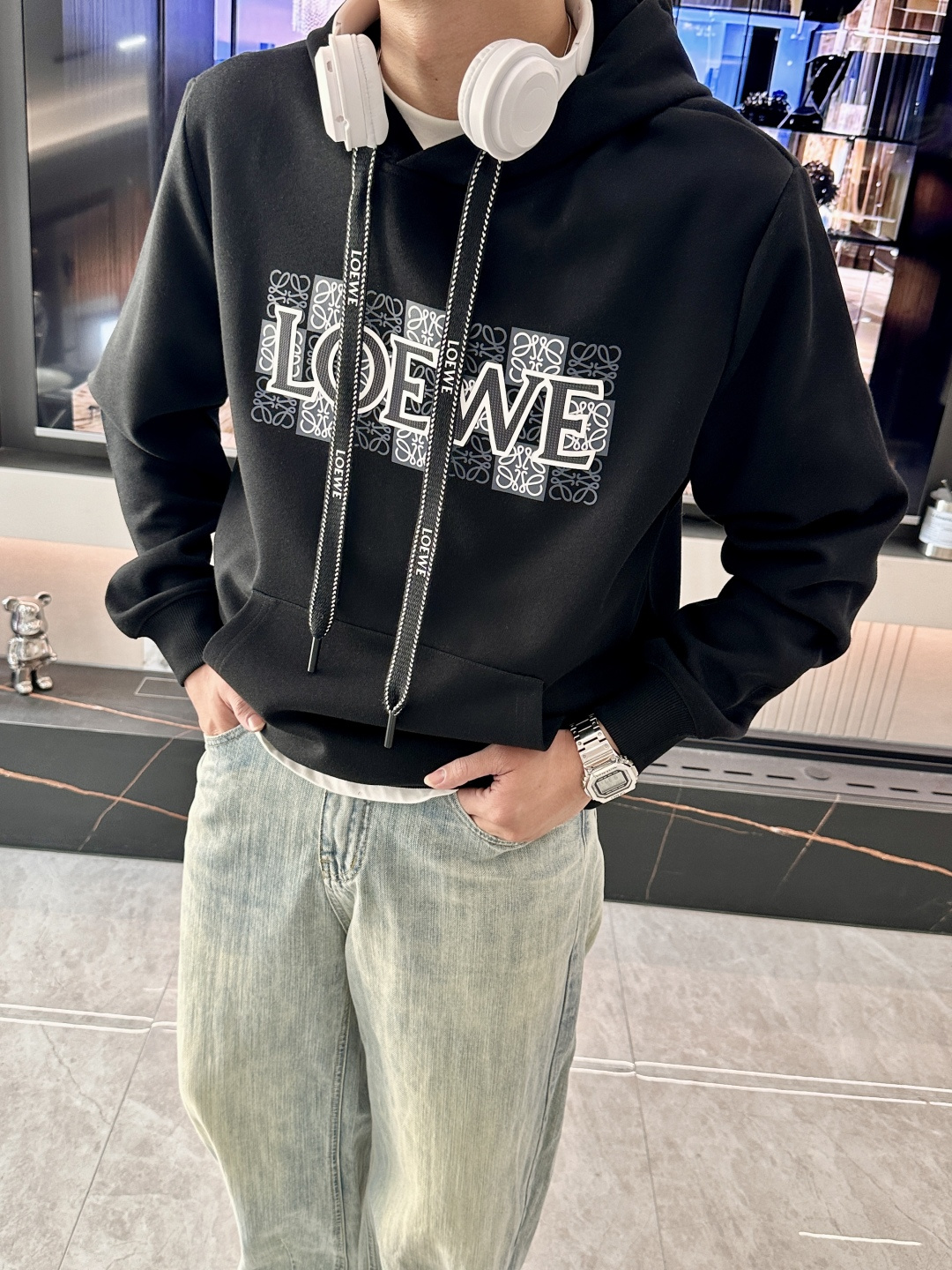 Loewe 套头连帽卫衣；经典套头男女同款，简约大气系列单品，低调奢华大气百搭款！卫衣选用客供100%高