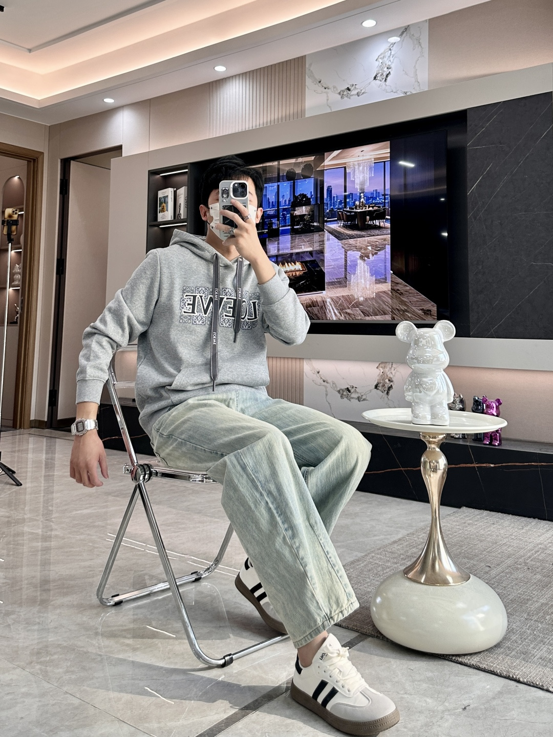 Loewe 套头连帽卫衣；经典套头男女同款，简约大气系列单品，低调奢华大气百搭款！卫衣选用客供100%高