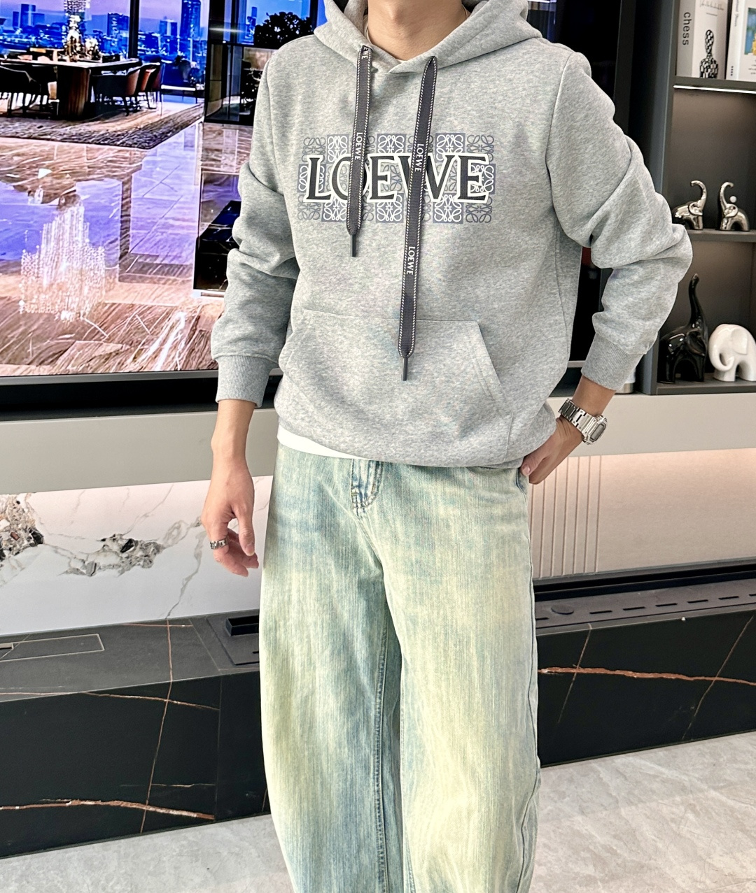 Loewe 套头连帽卫衣；经典套头男女同款，简约大气系列单品，低调奢华大气百搭款！卫衣选用客供100%高