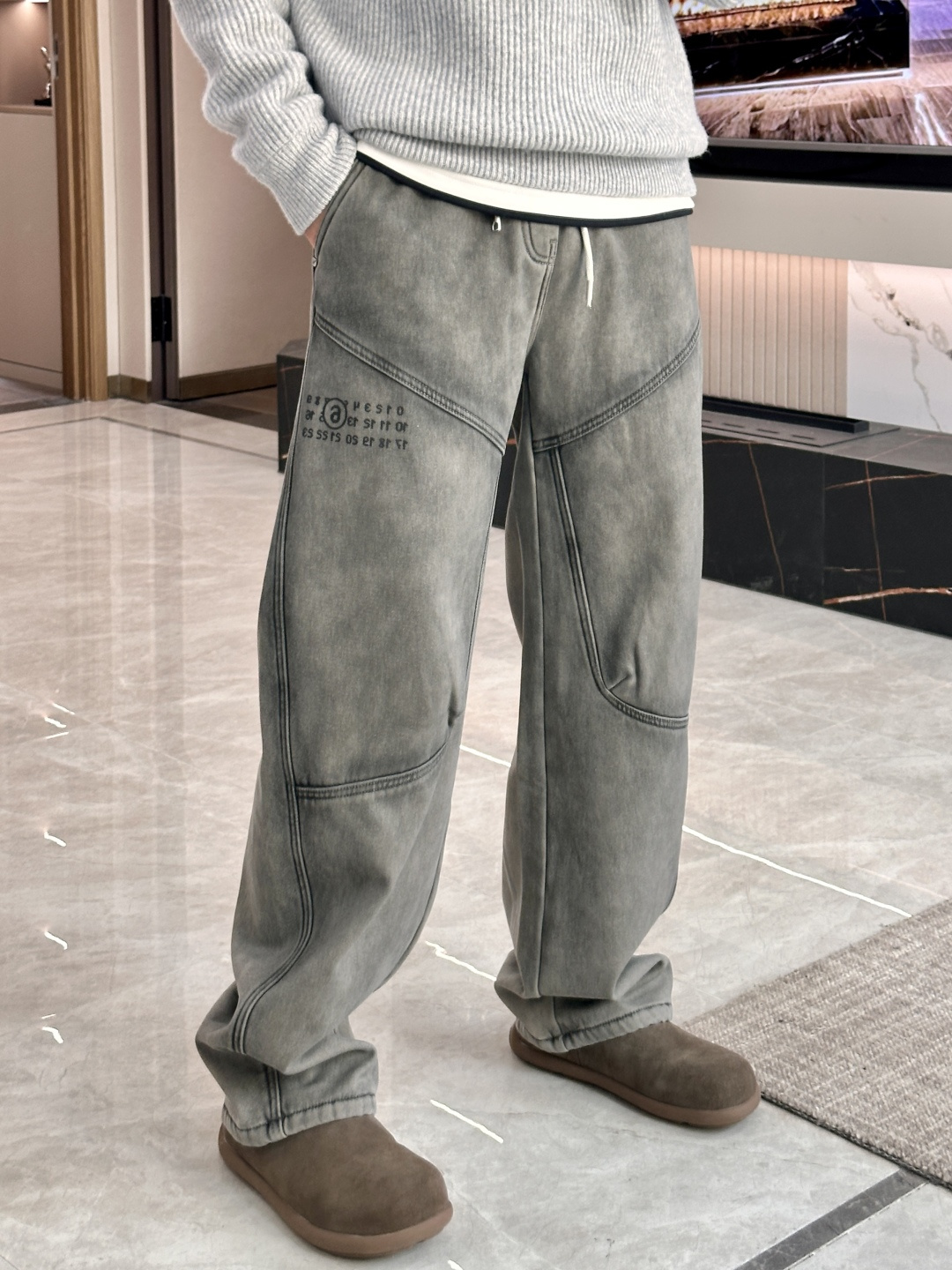 · 马吉拉 2025秋冬最新系列男士加厚休闲裤！内里加绒，非常保暖，北方的宝子们赶紧备上！采用客供弹力柔