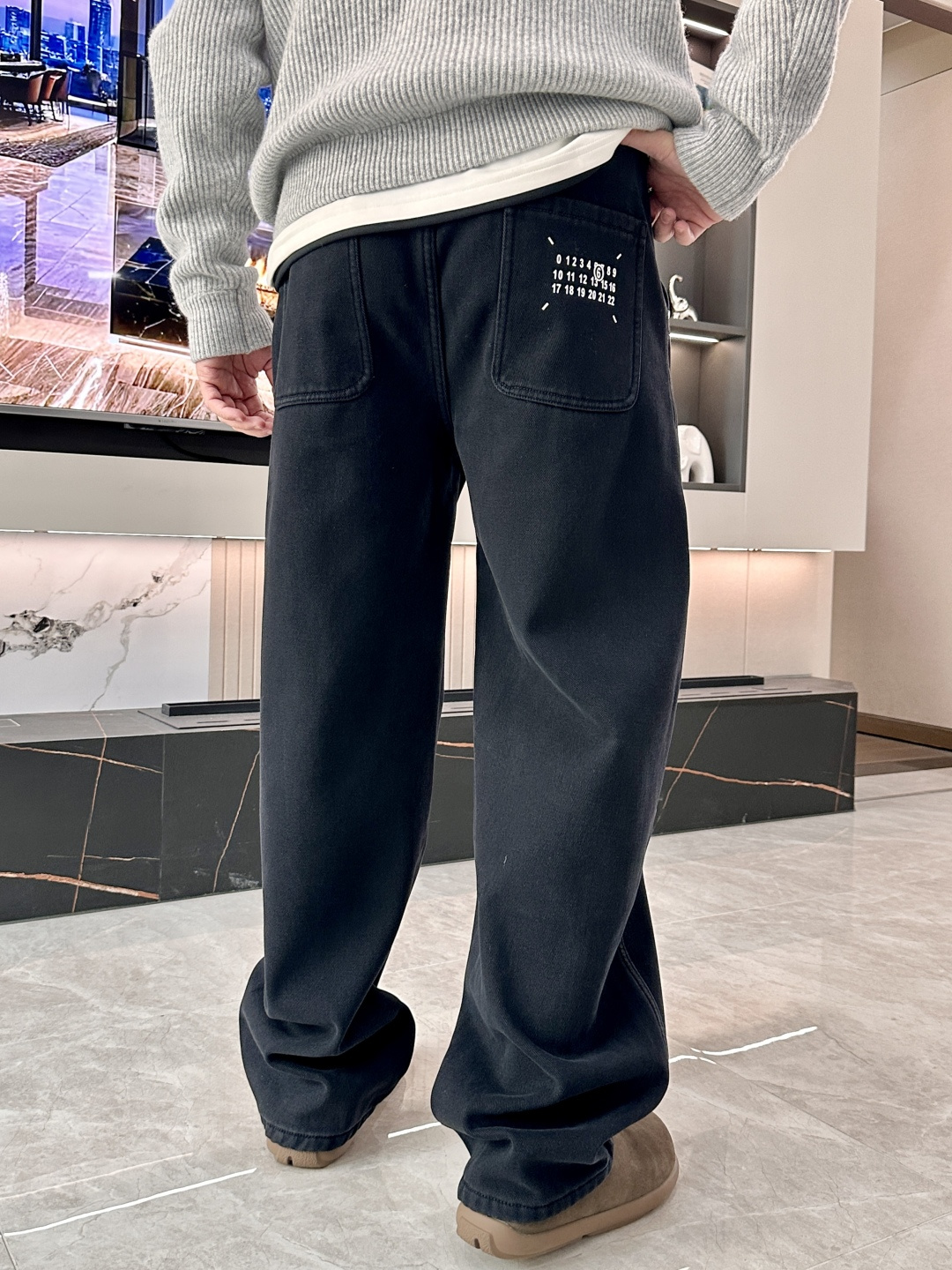 · 马吉拉 2025秋冬最新系列男士加厚休闲裤！内里加绒，非常保暖，北方的宝子们赶紧备上！采用客供弹力柔