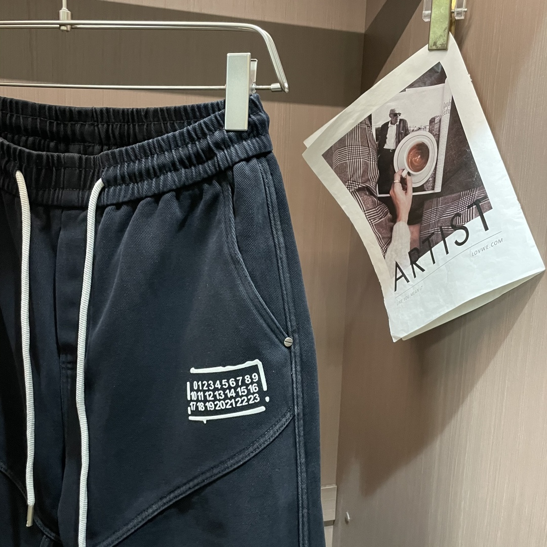 · 马吉拉 2025秋冬最新系列男士加厚休闲裤！内里加绒，非常保暖，北方的宝子们赶紧备上！采用客供弹力柔