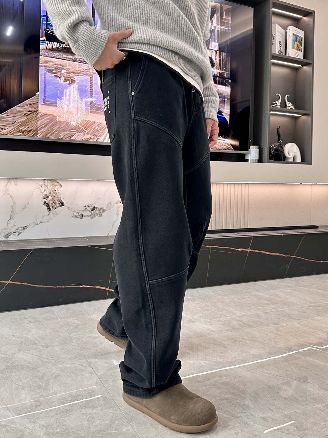 · 马吉拉 2025秋冬最新系列男士加厚休闲裤！内里加绒，非常保暖，北方的宝子们赶紧备上！采用客供弹力柔