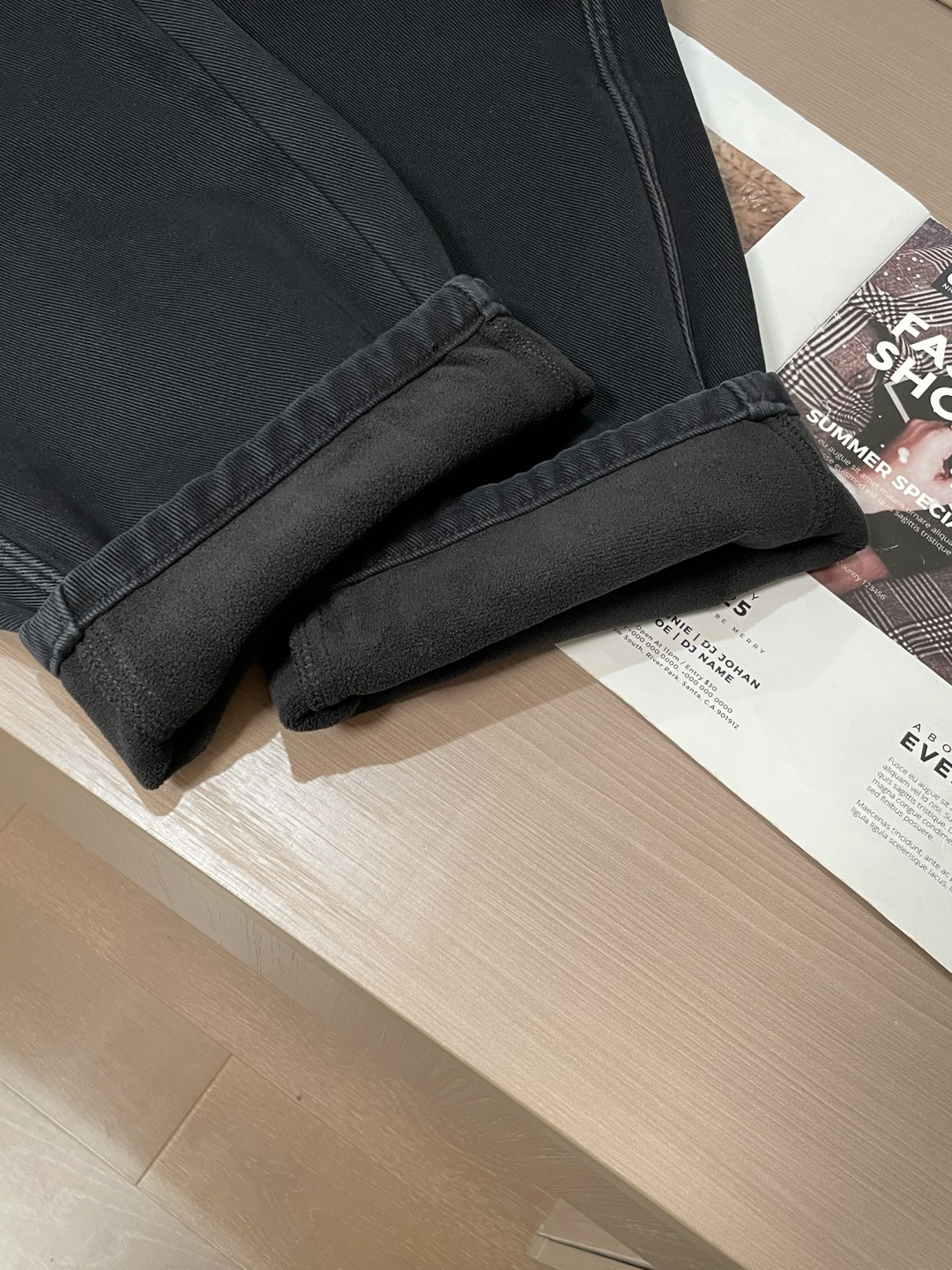 · 马吉拉 2025秋冬最新系列男士加厚休闲裤！内里加绒，非常保暖，北方的宝子们赶紧备上！采用客供弹力柔