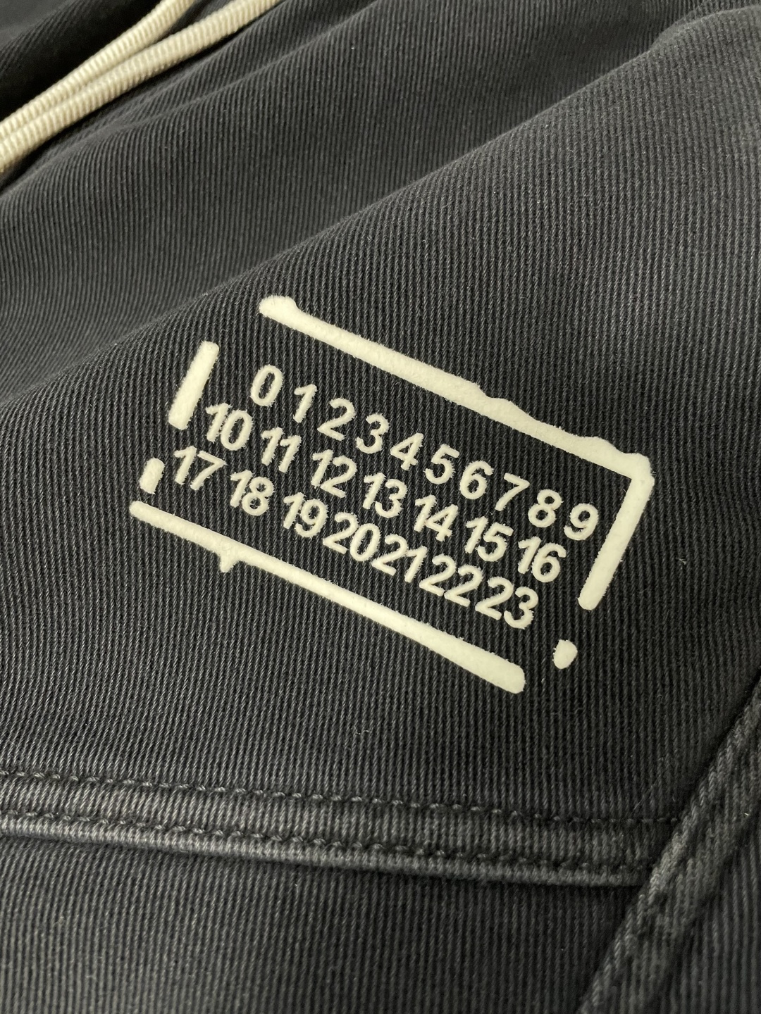 · 马吉拉 2025秋冬最新系列男士加厚休闲裤！内里加绒，非常保暖，北方的宝子们赶紧备上！采用客供弹力柔