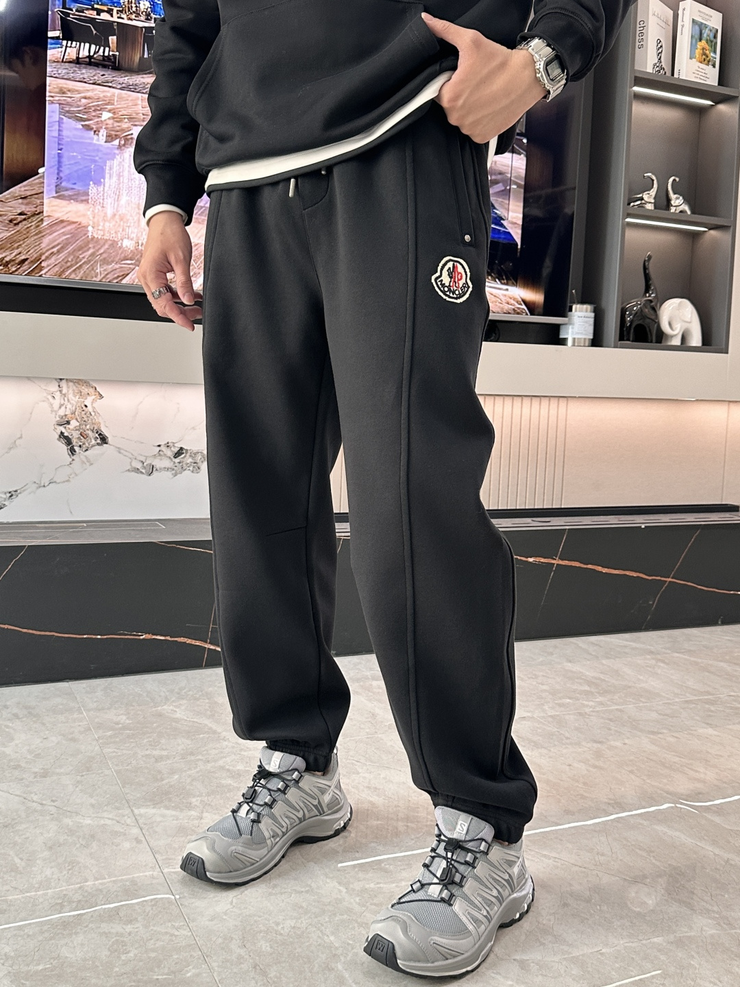 蒙口 2025秋冬最新休闲裤 潮人必备 版型超赞，能很好的修复各种腿型，非常个性！柔软排汗，舒适度极高。