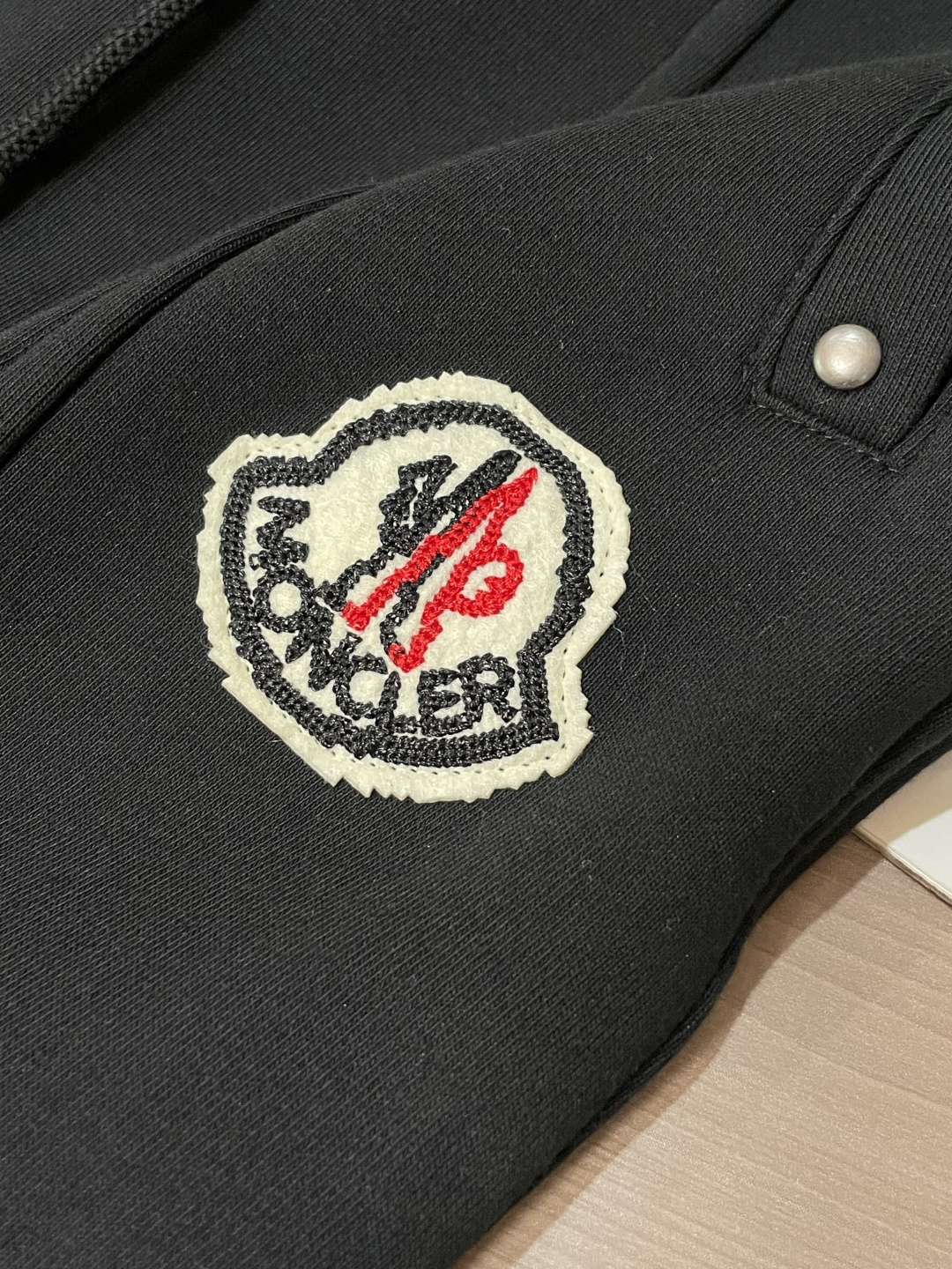 蒙口 2025秋冬最新休闲裤 潮人必备 版型超赞，能很好的修复各种腿型，非常个性！柔软排汗，舒适度极高。