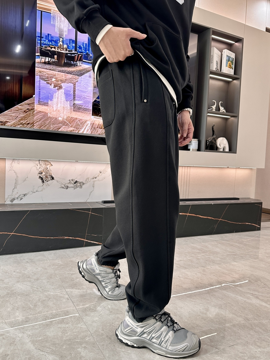 蒙口 2025秋冬最新休闲裤 潮人必备 版型超赞，能很好的修复各种腿型，非常个性！柔软排汗，舒适度极高。