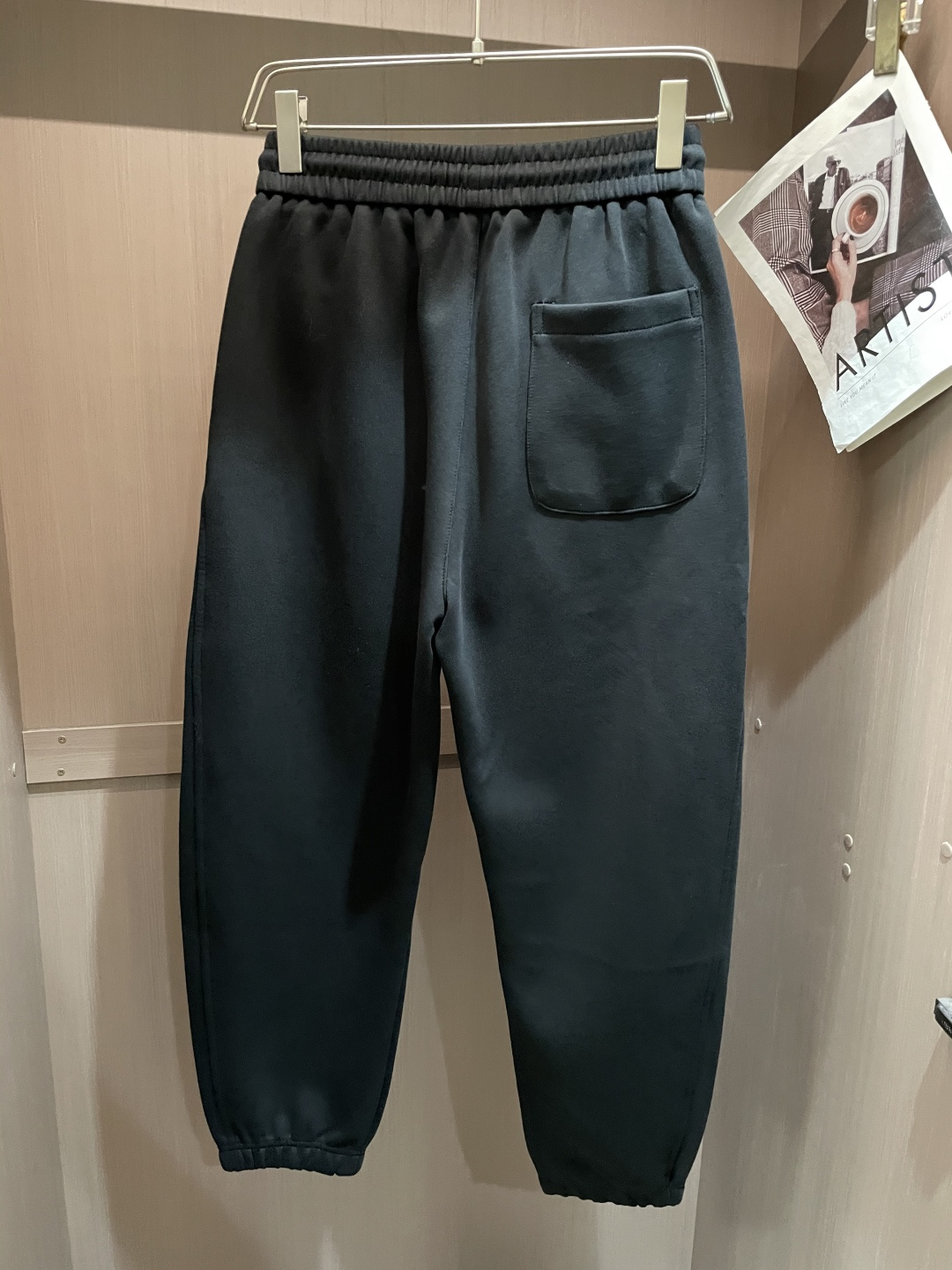 蒙口 2025秋冬最新休闲裤 潮人必备 版型超赞，能很好的修复各种腿型，非常个性！柔软排汗，舒适度极高。