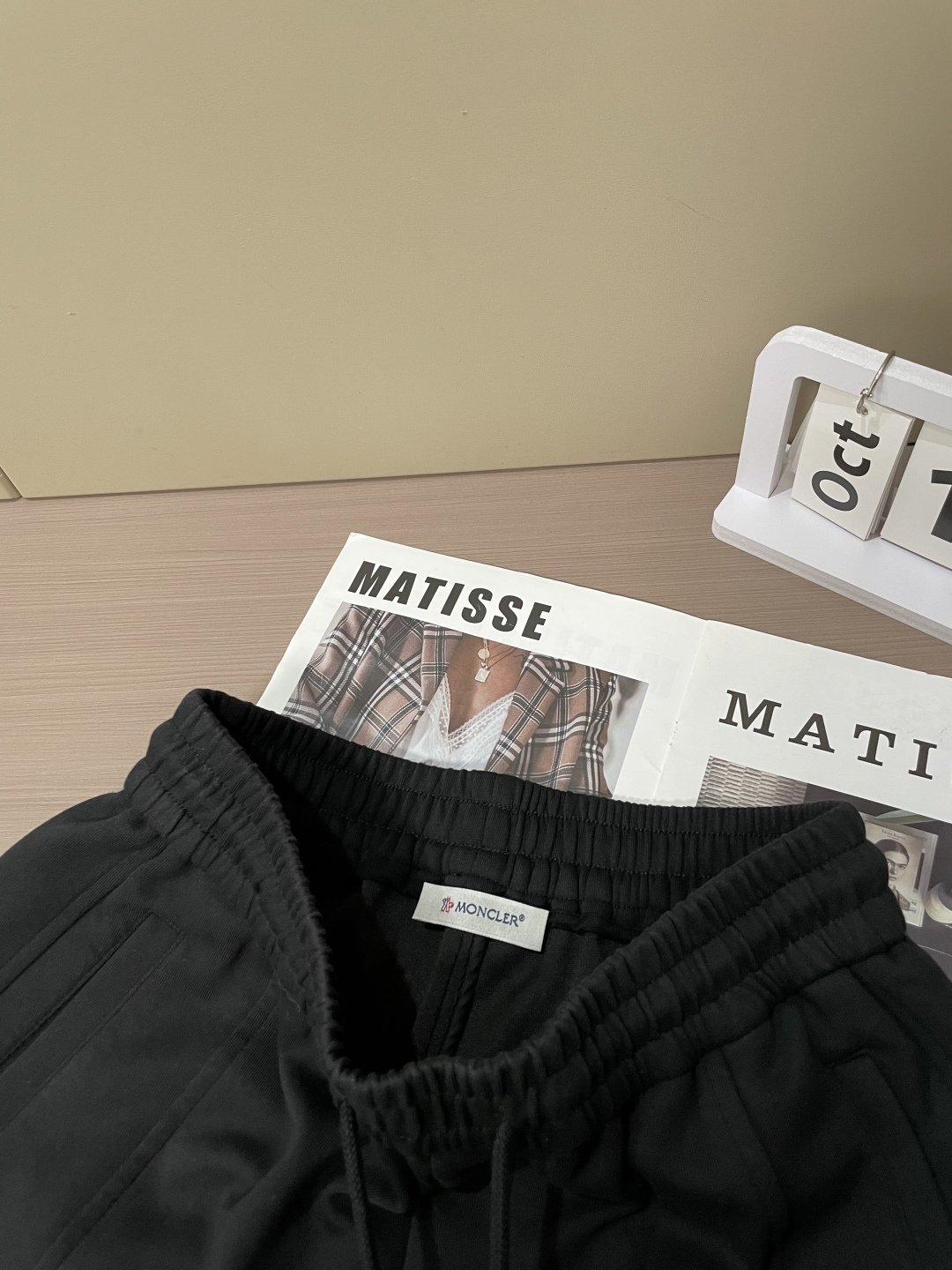 蒙口 2025秋冬最新休闲裤 潮人必备 版型超赞，能很好的修复各种腿型，非常个性！柔软排汗，舒适度极高。