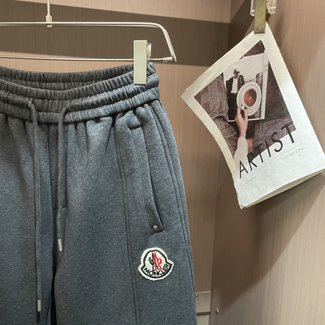 · 蒙口 2025秋冬最新休闲裤 潮人必备 版型超赞，能很好的修复各种腿型，非常个性！柔软排汗，舒适度极