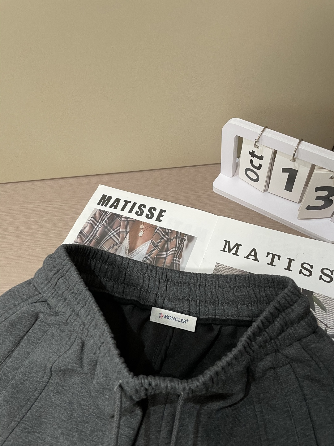 · 蒙口 2025秋冬最新休闲裤 潮人必备 版型超赞，能很好的修复各种腿型，非常个性！柔软排汗，舒适度极