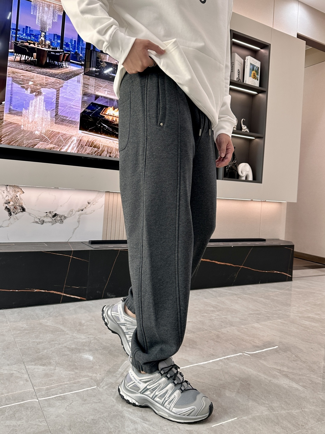 · 蒙口 2025秋冬最新休闲裤 潮人必备 版型超赞，能很好的修复各种腿型，非常个性！柔软排汗，舒适度极