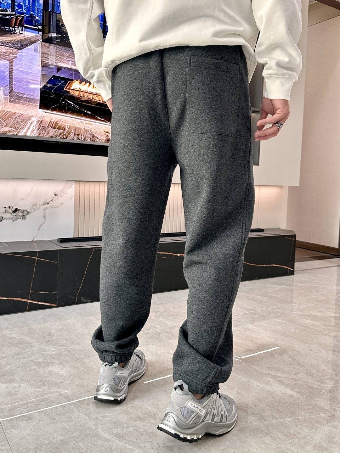 · 蒙口 2025秋冬最新休闲裤 潮人必备 版型超赞，能很好的修复各种腿型，非常个性！柔软排汗，舒适度极