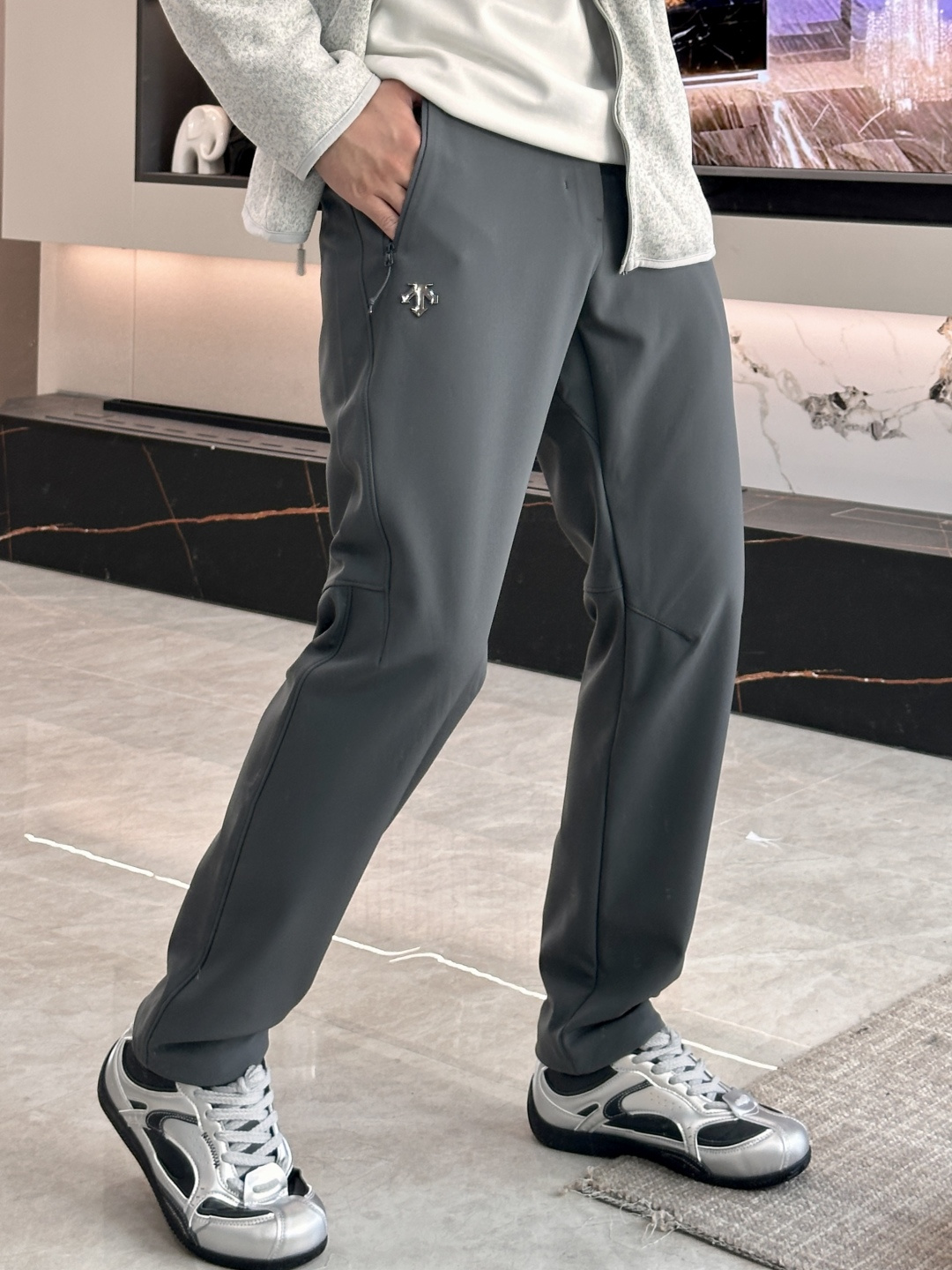 迪桑特 男士休闲裤👍速干面料休闲裤，最新款上身版型无敌正！绝对可以闭眼收的一款此款裤子非常百搭，弹力腰围