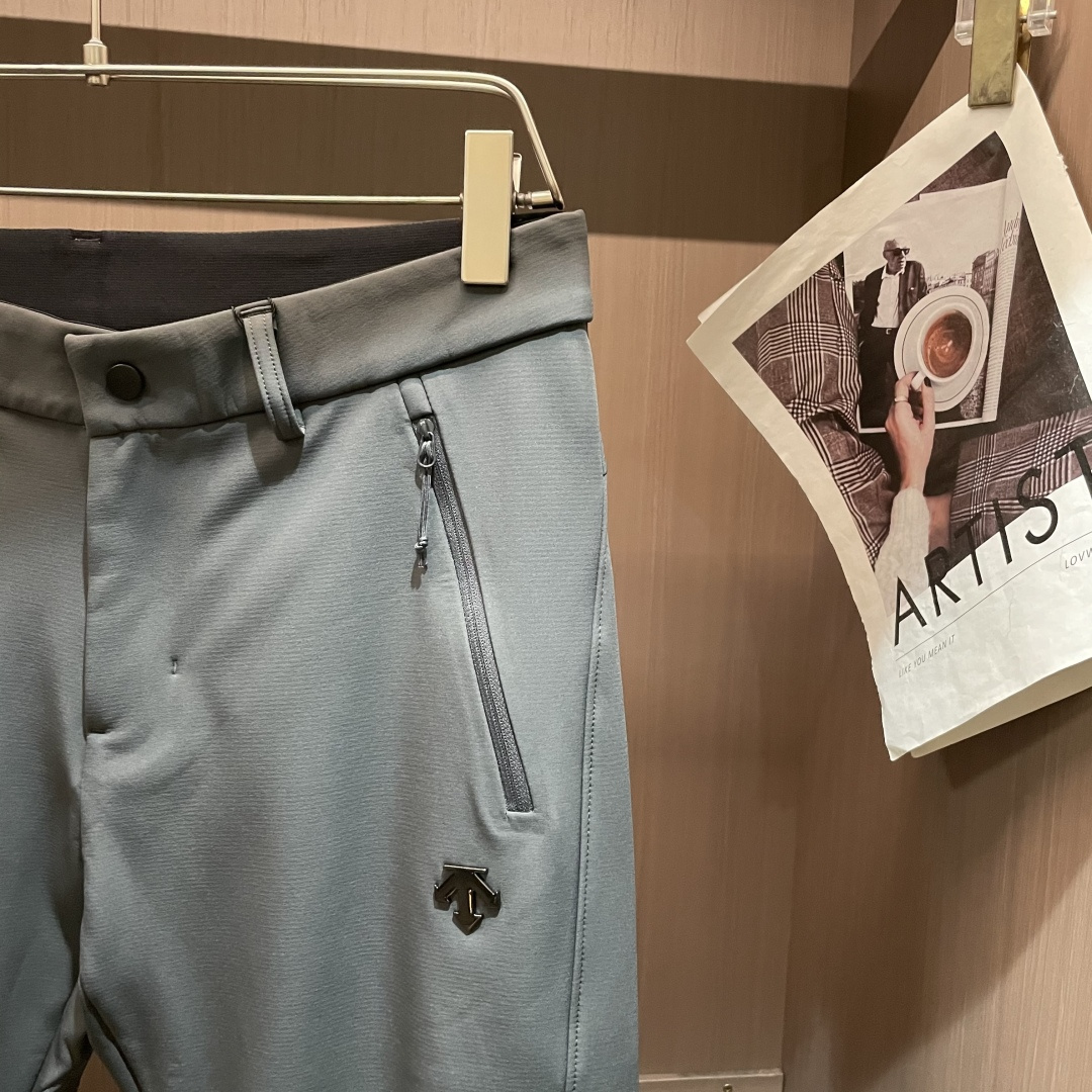 迪桑特 男士休闲裤👍速干面料休闲裤，最新款上身版型无敌正！绝对可以闭眼收的一款此款裤子非常百搭，弹力腰围