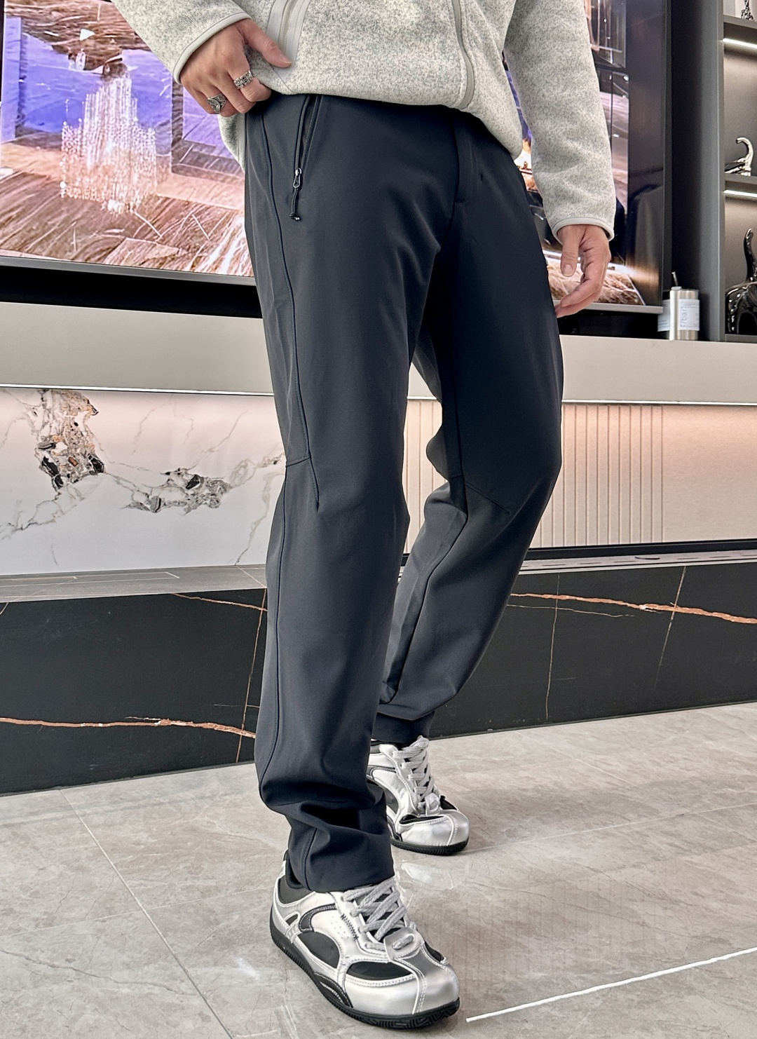 迪桑特 男士休闲裤👍速干面料休闲裤，最新款上身版型无敌正！绝对可以闭眼收的一款此款裤子非常百搭，弹力腰围