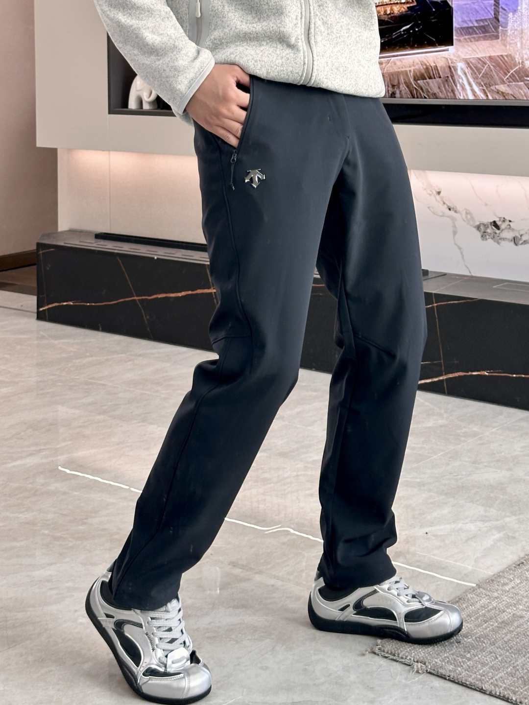 迪桑特 男士休闲裤👍速干面料休闲裤，最新款上身版型无敌正！绝对可以闭眼收的一款此款裤子非常百搭，弹力腰围