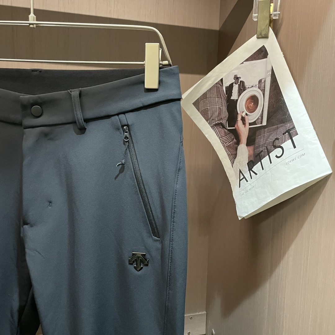 迪桑特 男士休闲裤👍速干面料休闲裤，最新款上身版型无敌正！绝对可以闭眼收的一款此款裤子非常百搭，弹力腰围