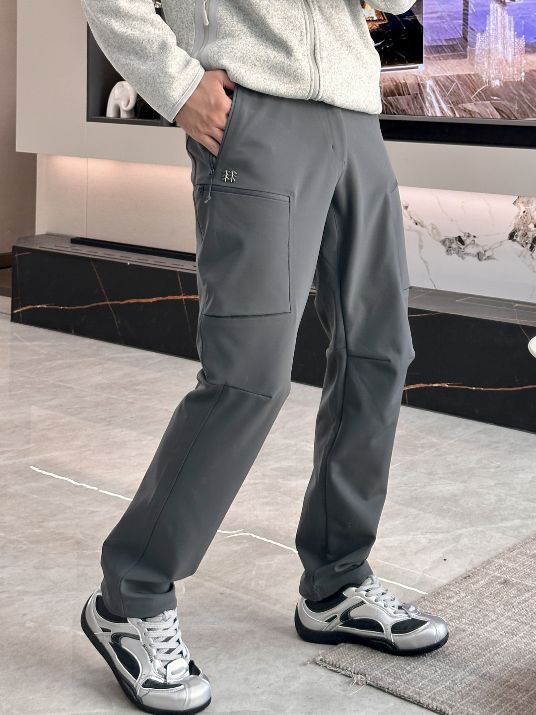 可隆 男士休闲裤👍速干面料休闲裤，最新款上身版型无敌正！绝对可以闭眼收的一款此款裤子非常百搭，弹力腰围,