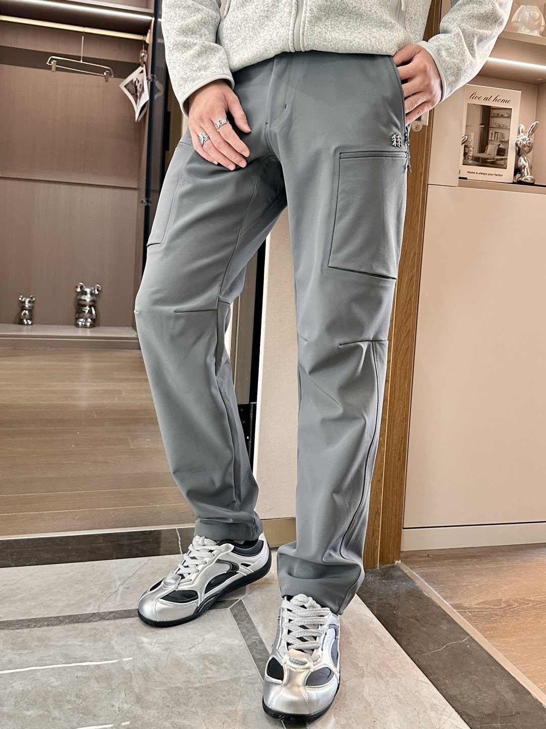 可隆 男士休闲裤👍速干面料休闲裤，最新款上身版型无敌正！绝对可以闭眼收的一款此款裤子非常百搭，弹力腰围,