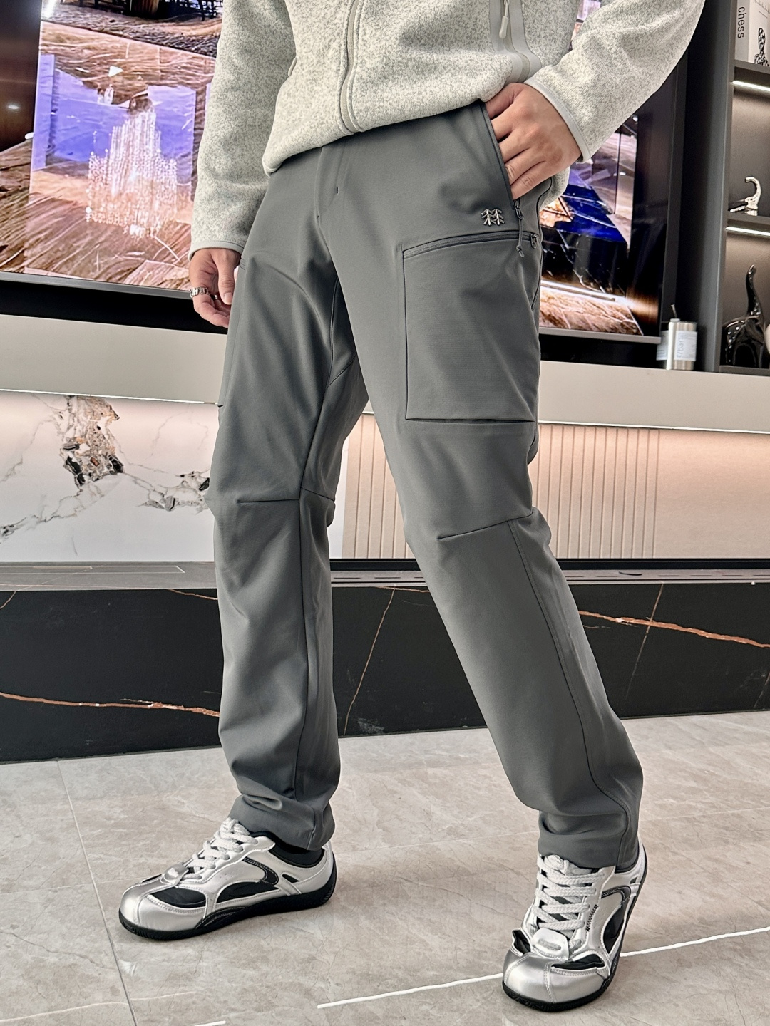 可隆 男士休闲裤👍速干面料休闲裤，最新款上身版型无敌正！绝对可以闭眼收的一款此款裤子非常百搭，弹力腰围,