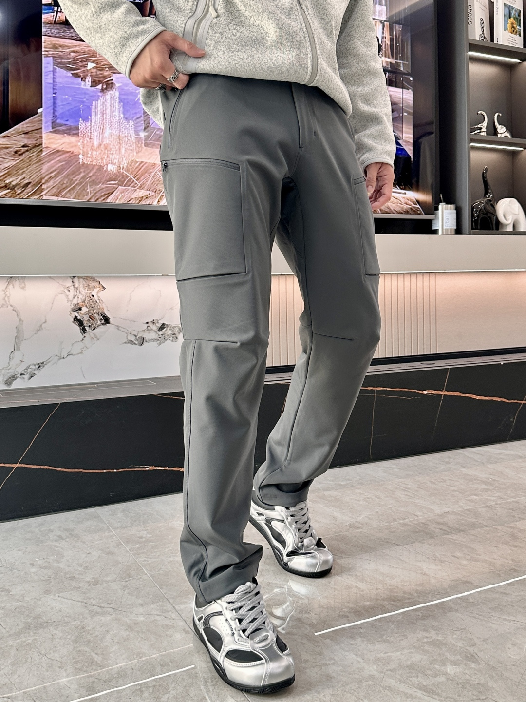 可隆 男士休闲裤👍速干面料休闲裤，最新款上身版型无敌正！绝对可以闭眼收的一款此款裤子非常百搭，弹力腰围,