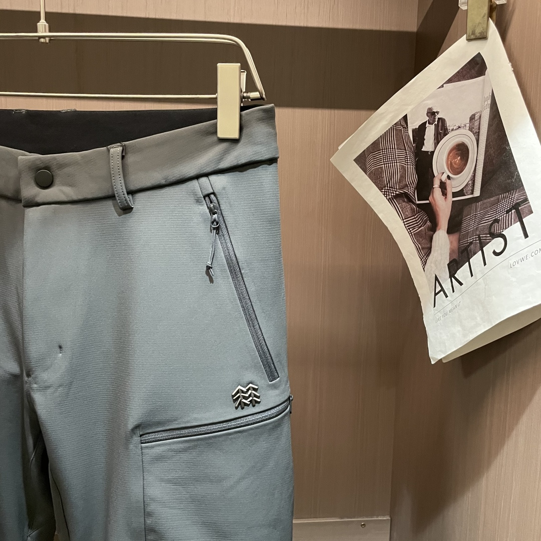 可隆 男士休闲裤👍速干面料休闲裤，最新款上身版型无敌正！绝对可以闭眼收的一款此款裤子非常百搭，弹力腰围,