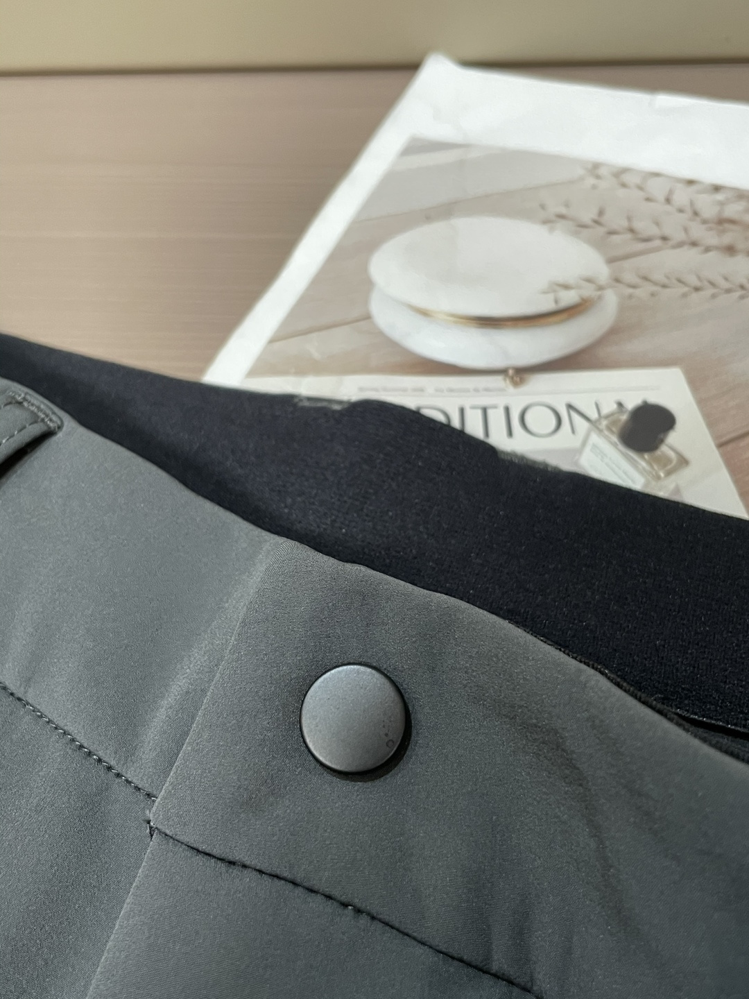 可隆 男士休闲裤👍速干面料休闲裤，最新款上身版型无敌正！绝对可以闭眼收的一款此款裤子非常百搭，弹力腰围,