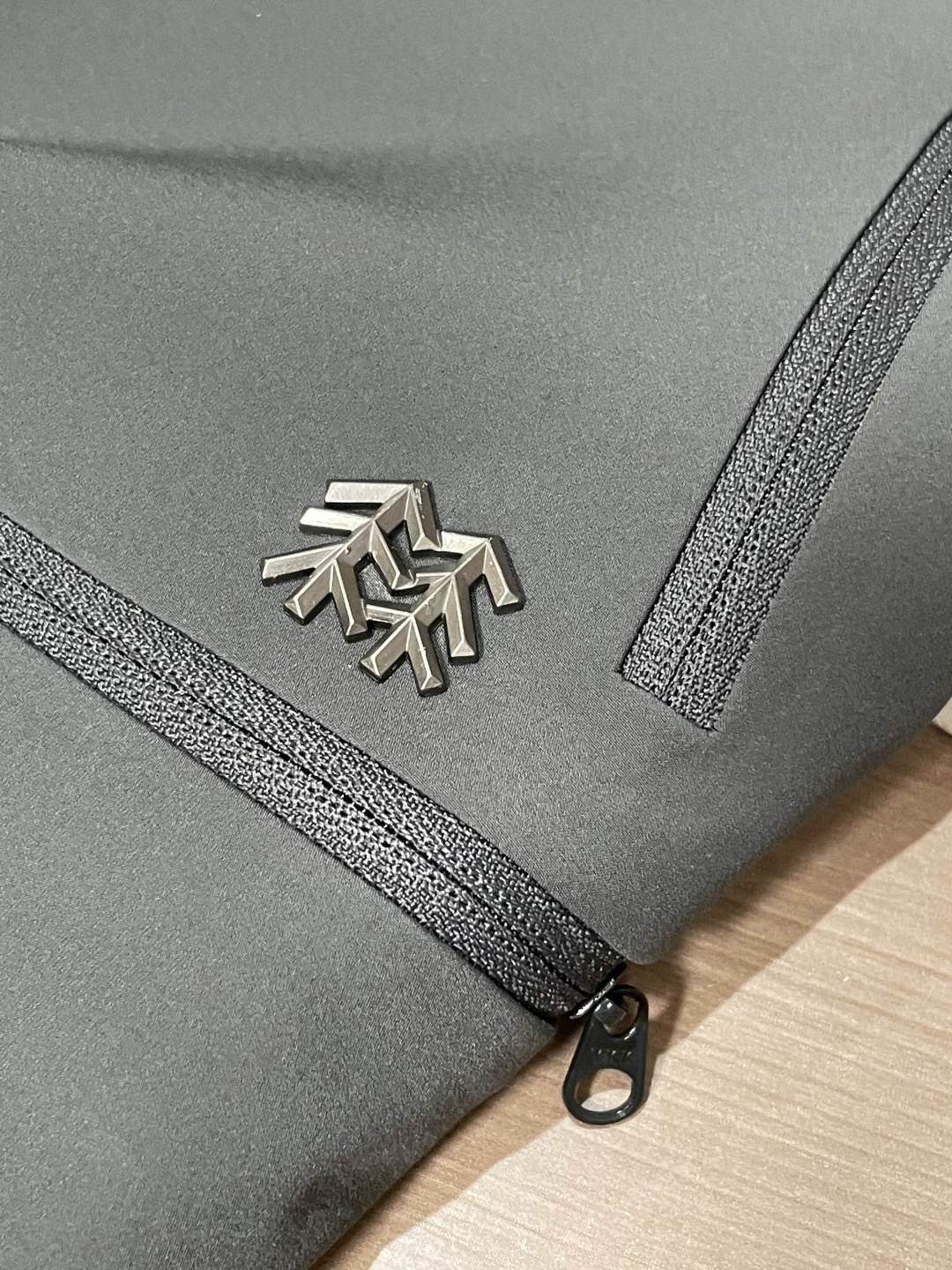 可隆 男士休闲裤👍速干面料休闲裤，最新款上身版型无敌正！绝对可以闭眼收的一款此款裤子非常百搭，弹力腰围,