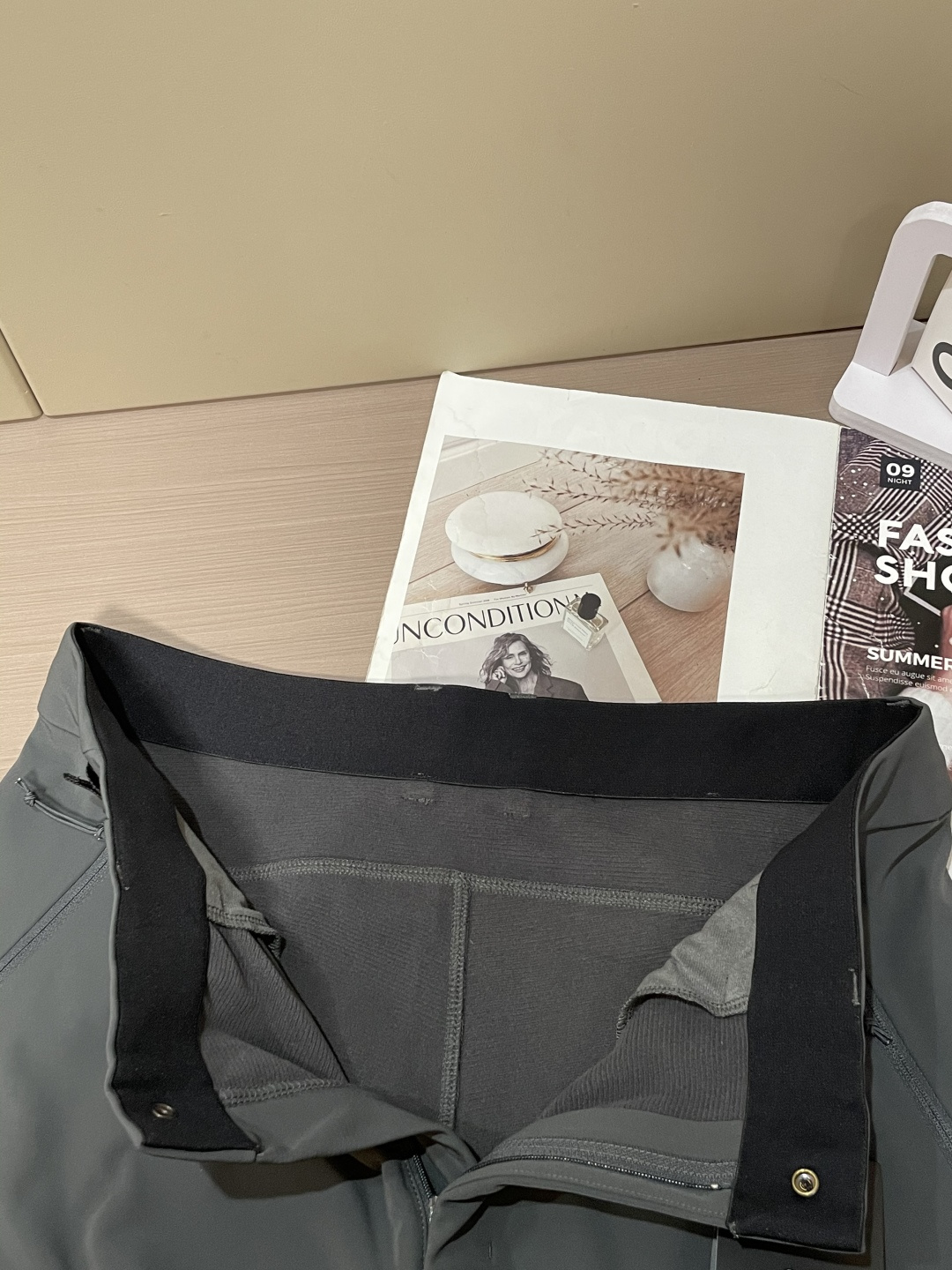 可隆 男士休闲裤👍速干面料休闲裤，最新款上身版型无敌正！绝对可以闭眼收的一款此款裤子非常百搭，弹力腰围,