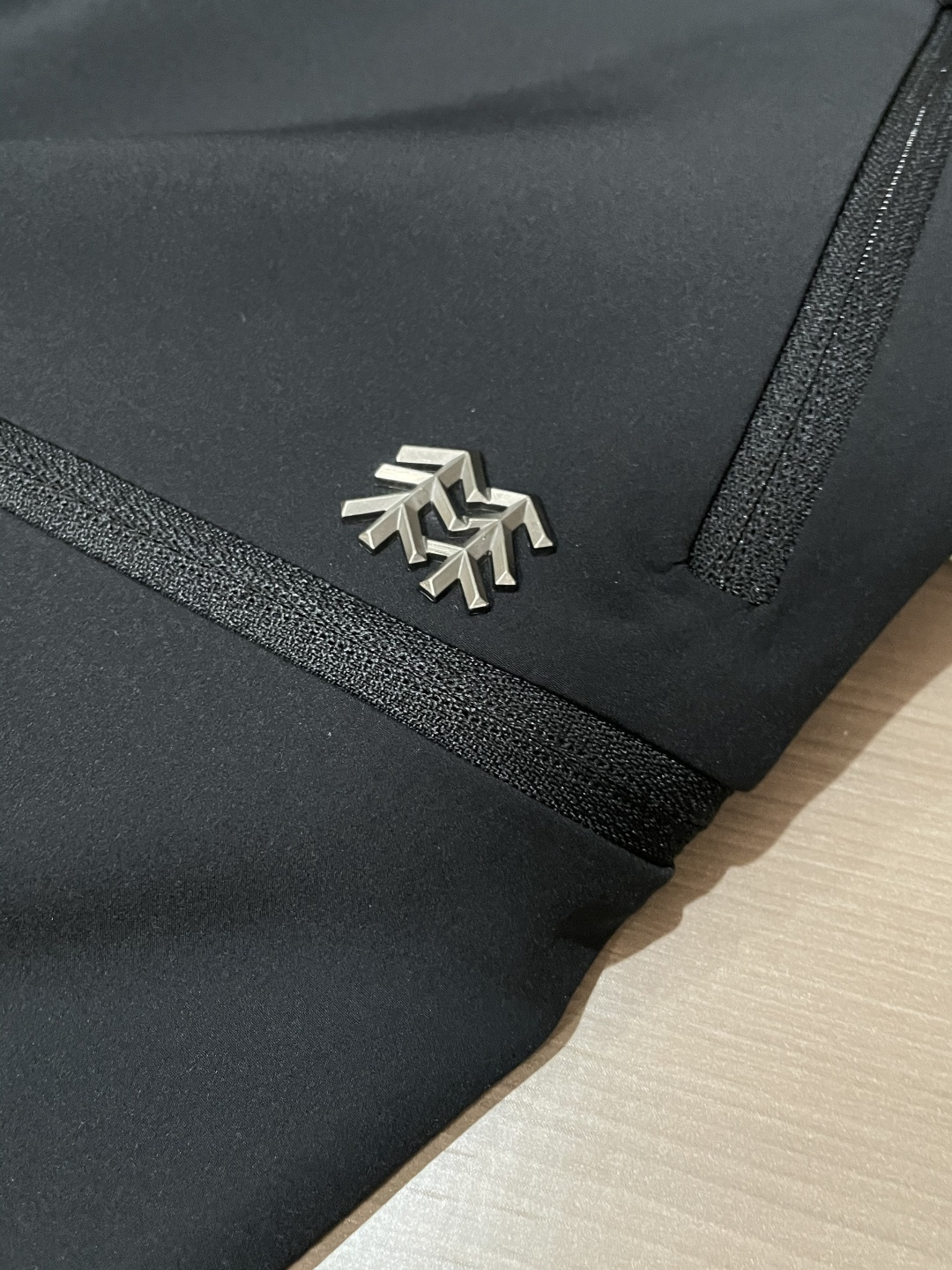 可隆 男士休闲裤速干面料休闲裤，最新款上身版型无敌正！绝对可以闭眼收的一款此款裤子非常百搭，弹力腰围,日