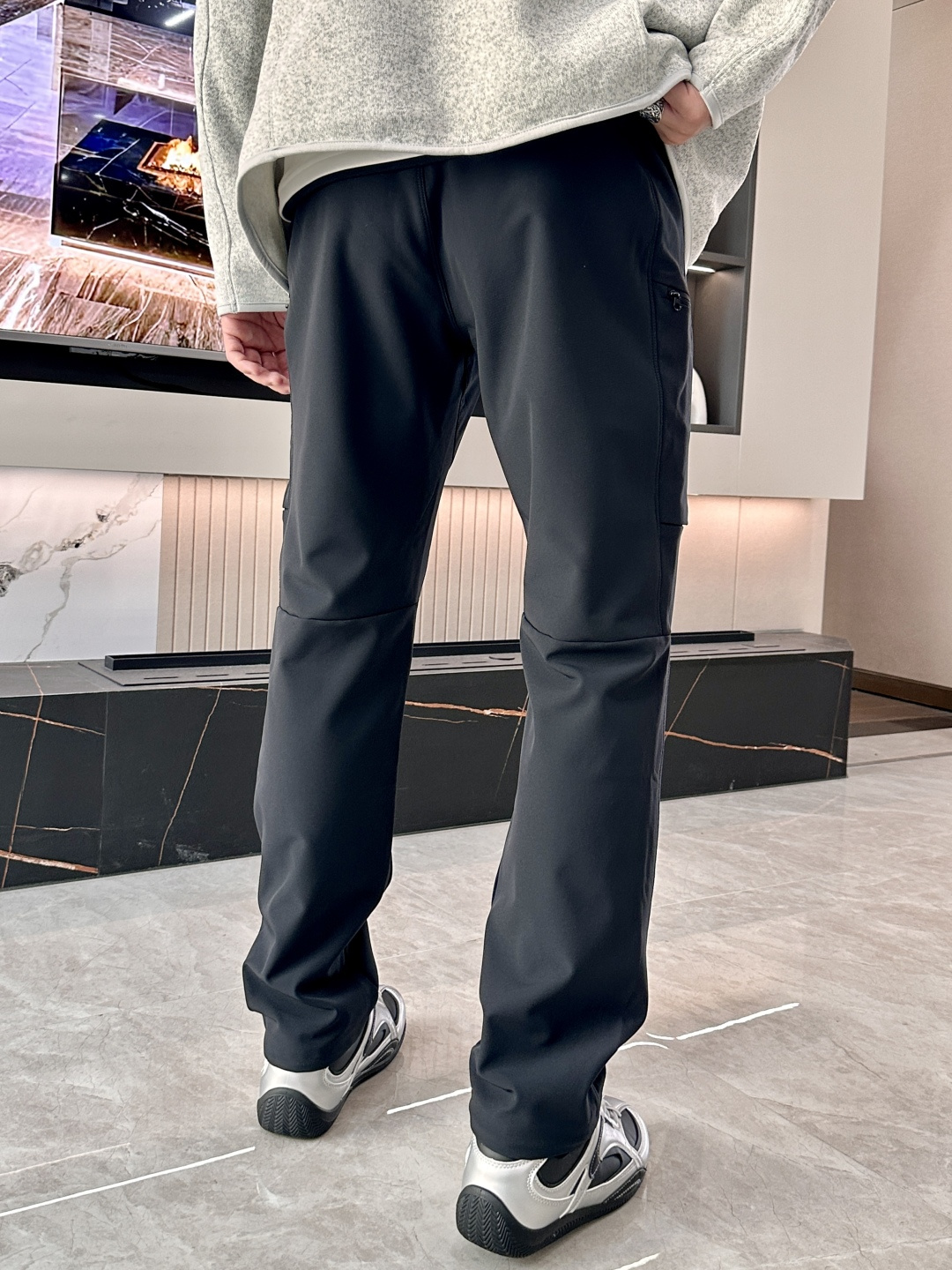 可隆 男士休闲裤速干面料休闲裤，最新款上身版型无敌正！绝对可以闭眼收的一款此款裤子非常百搭，弹力腰围,日