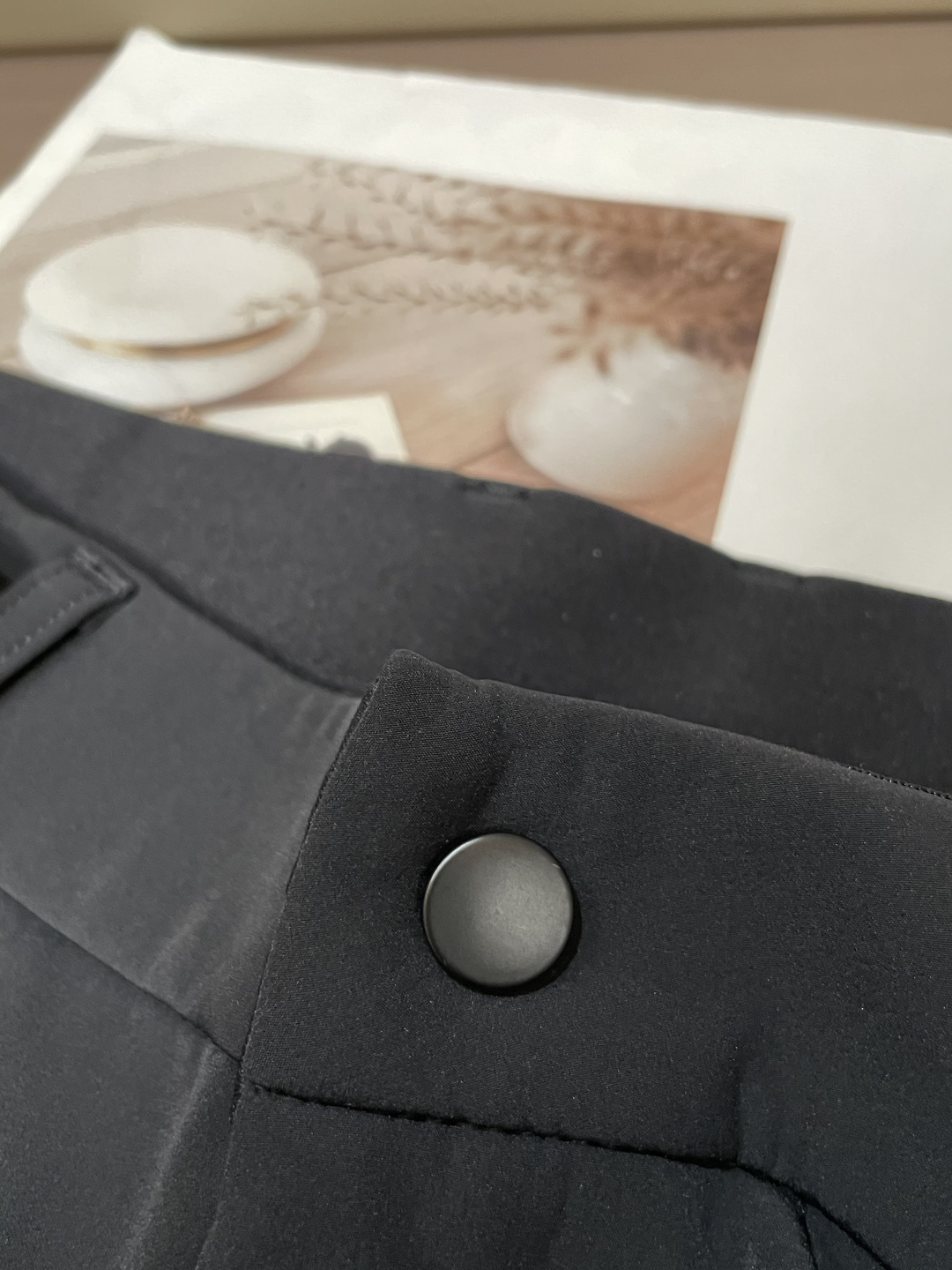 可隆 男士休闲裤速干面料休闲裤，最新款上身版型无敌正！绝对可以闭眼收的一款此款裤子非常百搭，弹力腰围,日