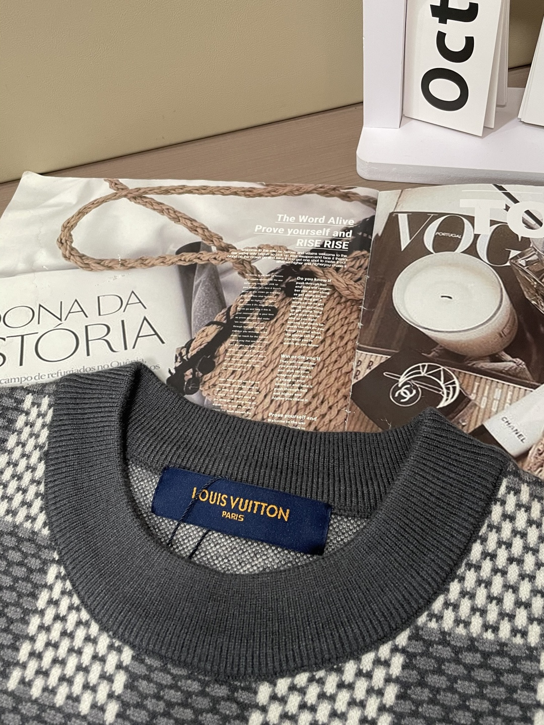 Lv 毛衣 2025秋冬最新系列，专柜1:1顶级复刻，全品相！加厚款，潮人必备单品！懂货的老铁赶紧下手，