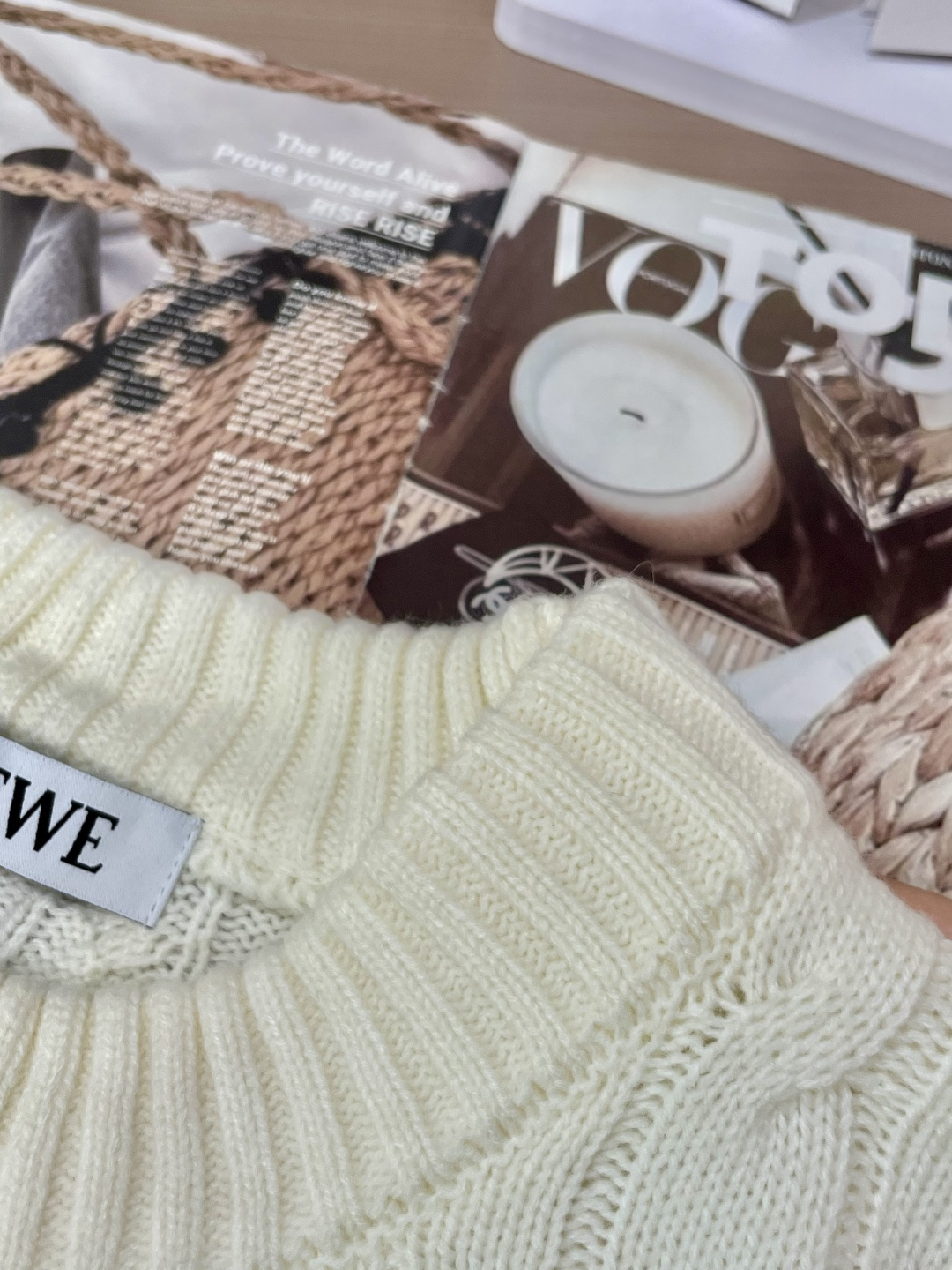 Loewe 毛衣 2025秋冬最新系列，专柜1:1顶级复刻，全品相！加厚款，潮人必备单品！懂货的老铁赶紧