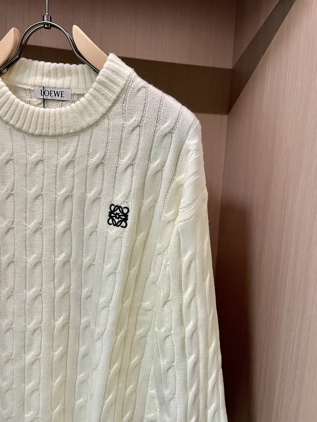 Loewe 毛衣 2025秋冬最新系列，专柜1:1顶级复刻，全品相！加厚款，潮人必备单品！懂货的老铁赶紧