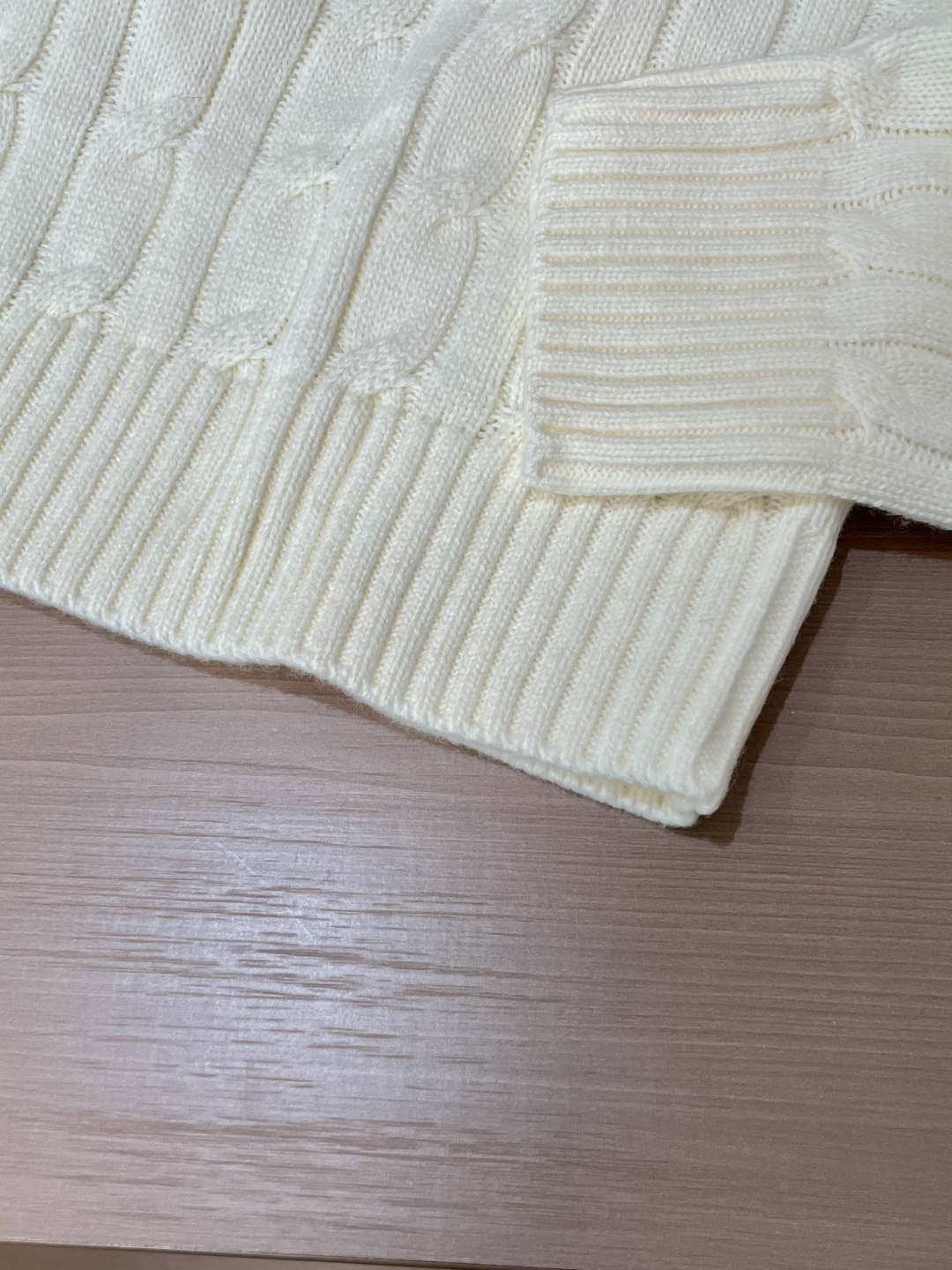 Loewe 毛衣 2025秋冬最新系列，专柜1:1顶级复刻，全品相！加厚款，潮人必备单品！懂货的老铁赶紧