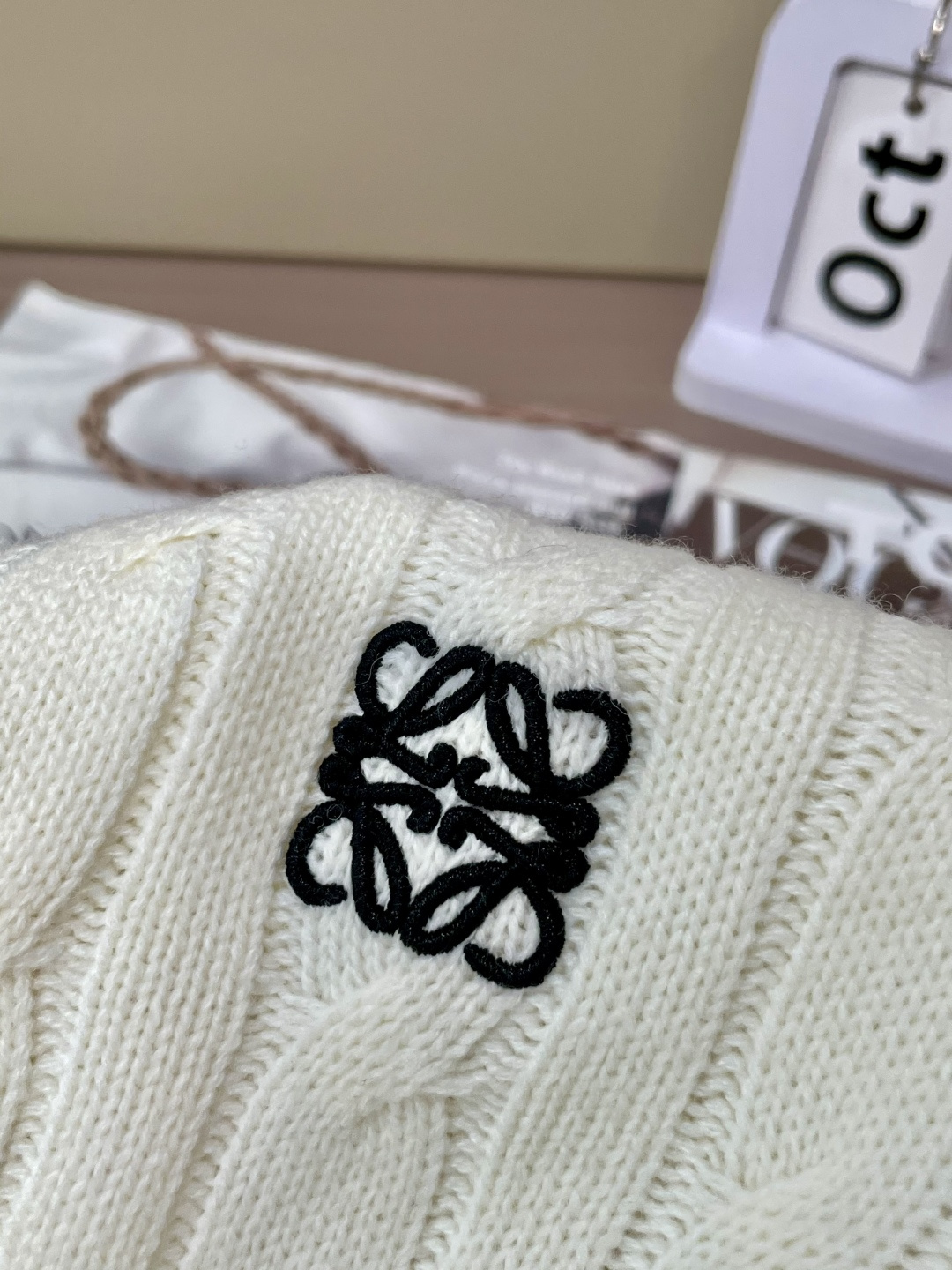 Loewe 毛衣 2025秋冬最新系列，专柜1:1顶级复刻，全品相！加厚款，潮人必备单品！懂货的老铁赶紧