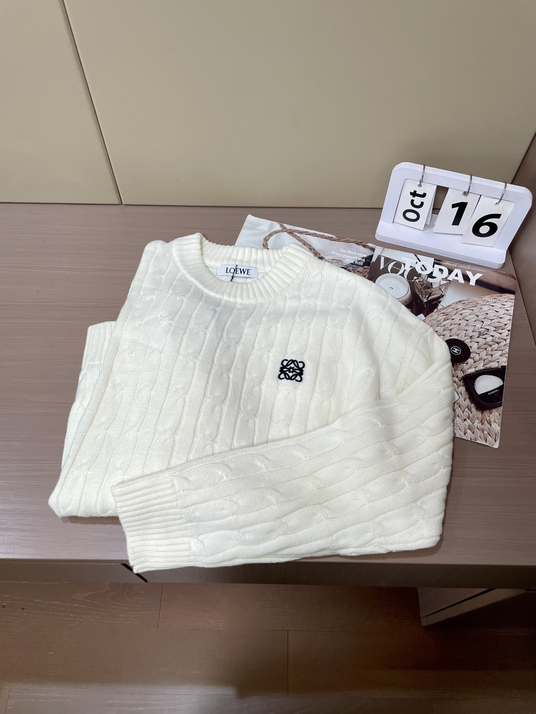 Loewe 毛衣 2025秋冬最新系列，专柜1:1顶级复刻，全品相！加厚款，潮人必备单品！懂货的老铁赶紧