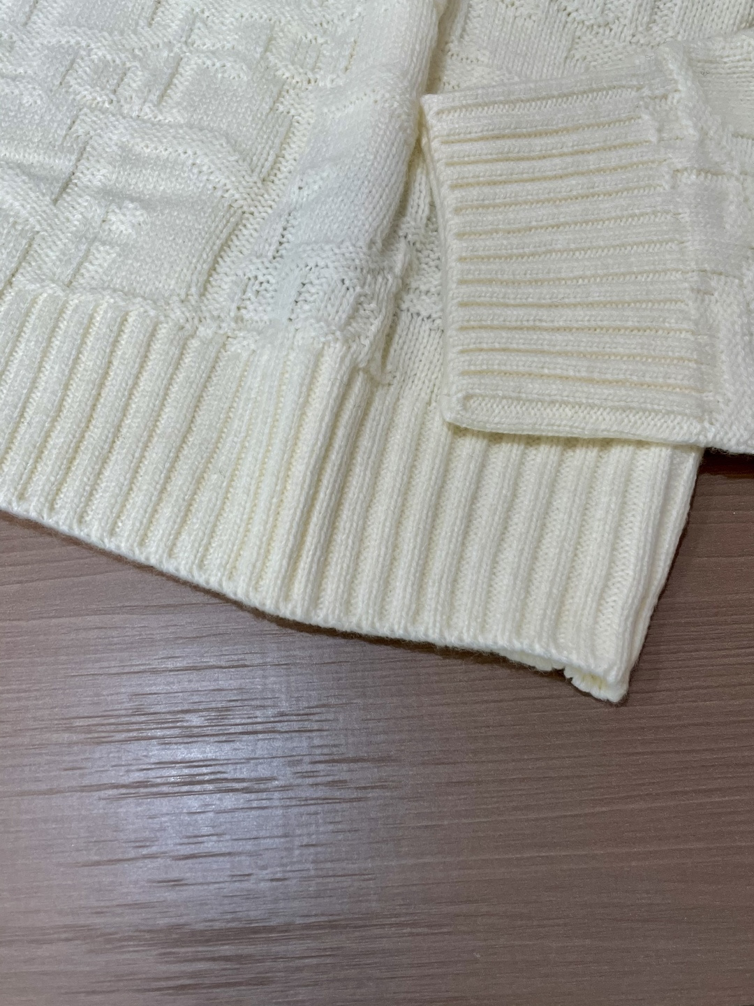 Dior 毛衣 2025秋冬最新系列，专柜1:1顶级复刻，全品相！加厚款，潮人必备单品！懂货的老铁赶紧下