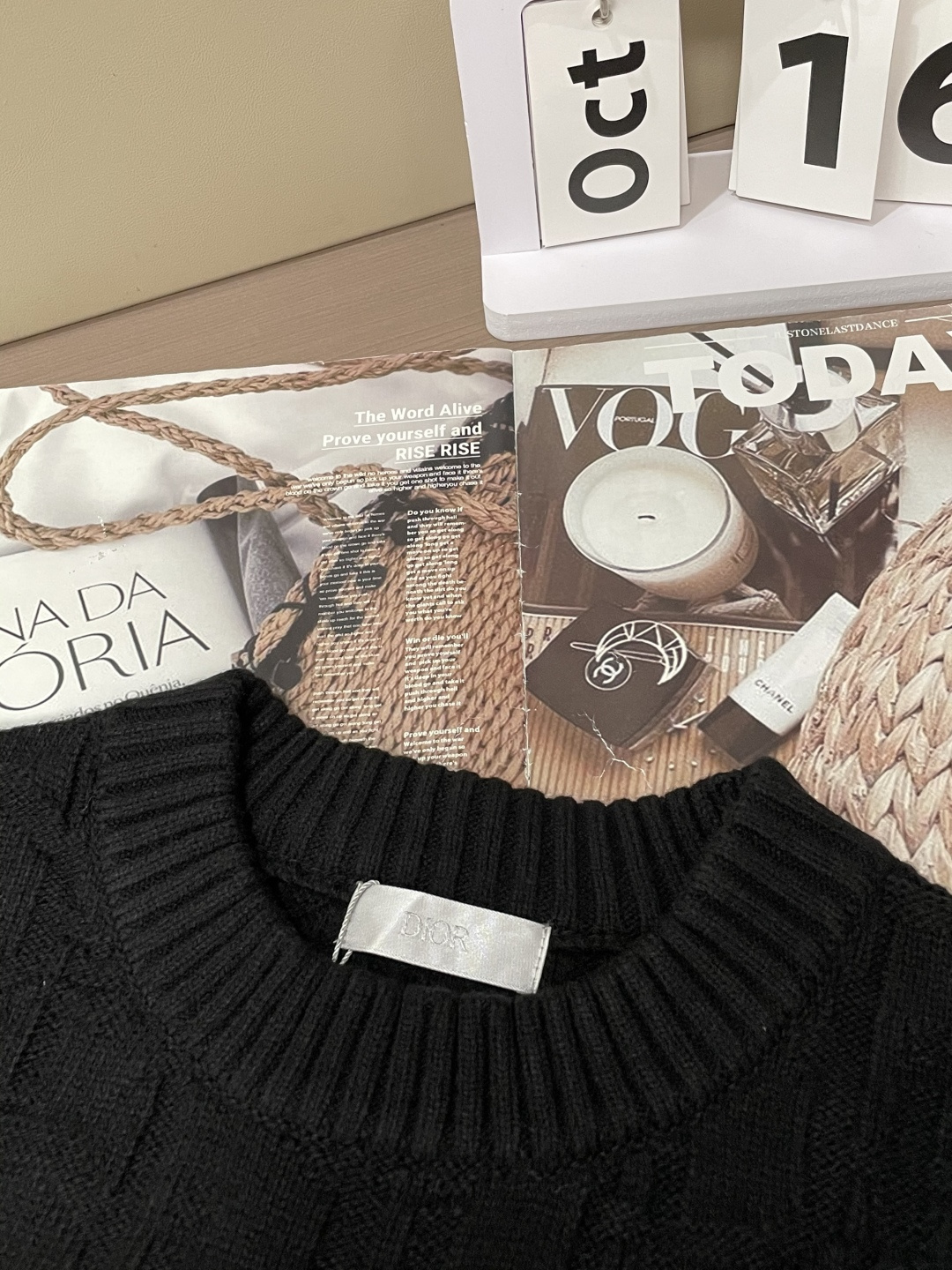 Dior 毛衣 2025秋冬最新系列，专柜1:1顶级复刻，全品相！加厚款，潮人必备单品！懂货的老铁赶紧下