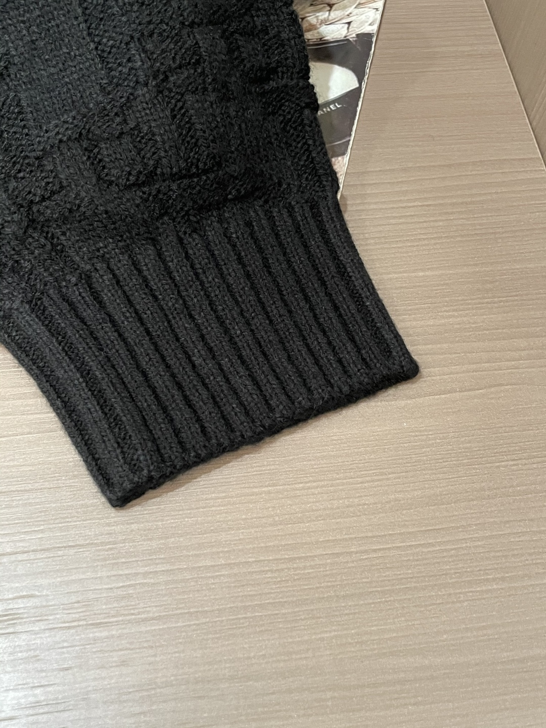 Dior 毛衣 2025秋冬最新系列，专柜1:1顶级复刻，全品相！加厚款，潮人必备单品！懂货的老铁赶紧下