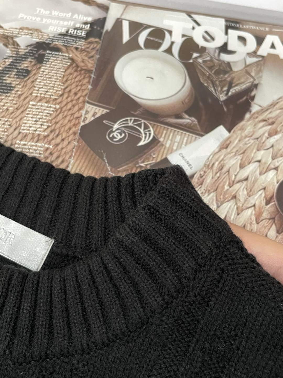 Dior 毛衣 2025秋冬最新系列，专柜1:1顶级复刻，全品相！加厚款，潮人必备单品！懂货的老铁赶紧下