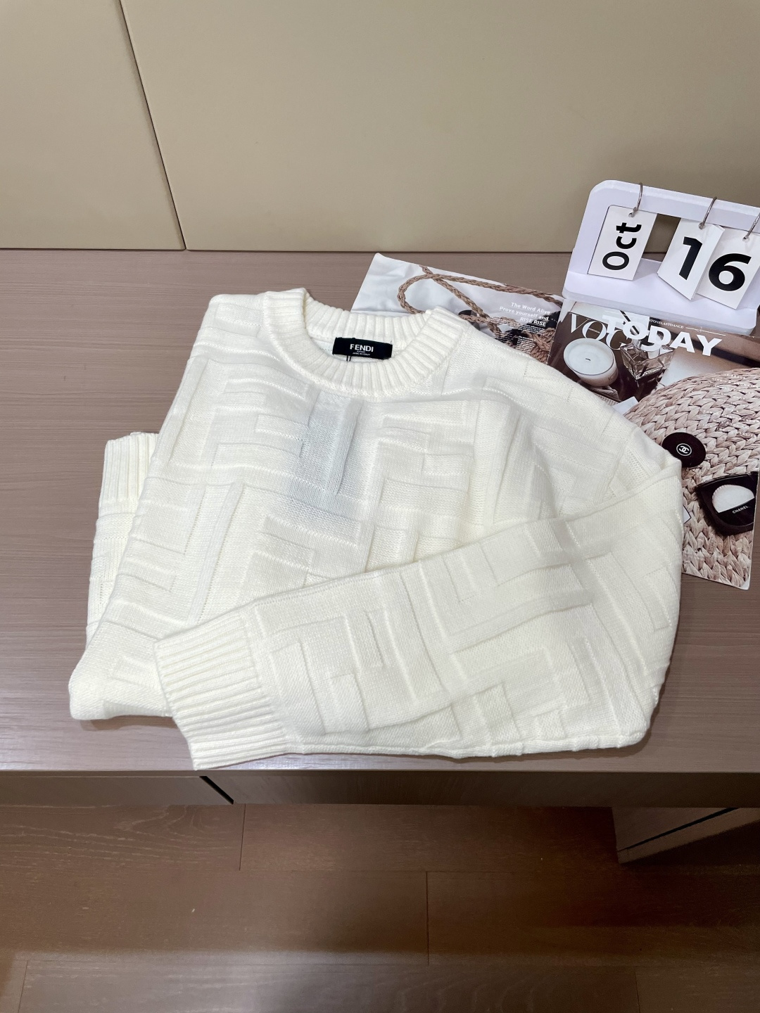 FD 毛衣 2025秋冬最新系列，专柜1:1顶级复刻，全品相！加厚款，潮人必备单品！懂货的老铁赶紧下手，