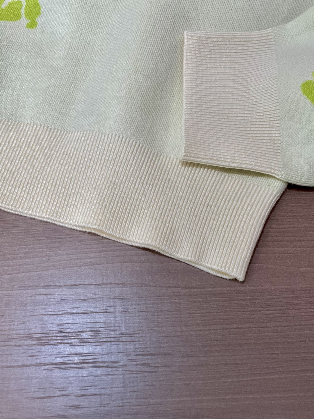 Gucc 毛衣 2025秋冬最新系列，专柜1:1顶级复刻，全品相！加厚款，潮人必备单品！懂货的老铁赶紧下