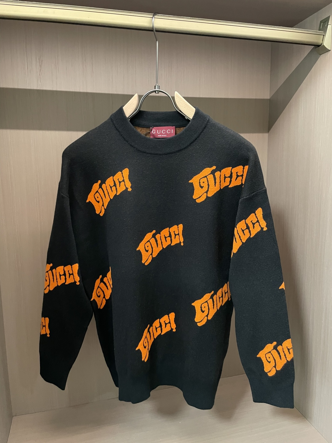 NO:655440,. The latest Gucc sweater autumn and winter series, 1:1 top replica at the counter, all in good condition!  Thick style, a must-have item for fashionistas!  Old irons who know the goods should hurry up and start, the fabric is wool and the size is M~3XL.,,gucci,sweaters,alexander wang19860909. Gucc 毛衣 秋冬最新系列,专柜1:1顶级复刻,全品相！加厚款,潮人必备单品！懂货的老铁赶紧下手,面料羊毛 尺码M~3XL.,,gucci,sweaters,alexander wang,Men's clothing