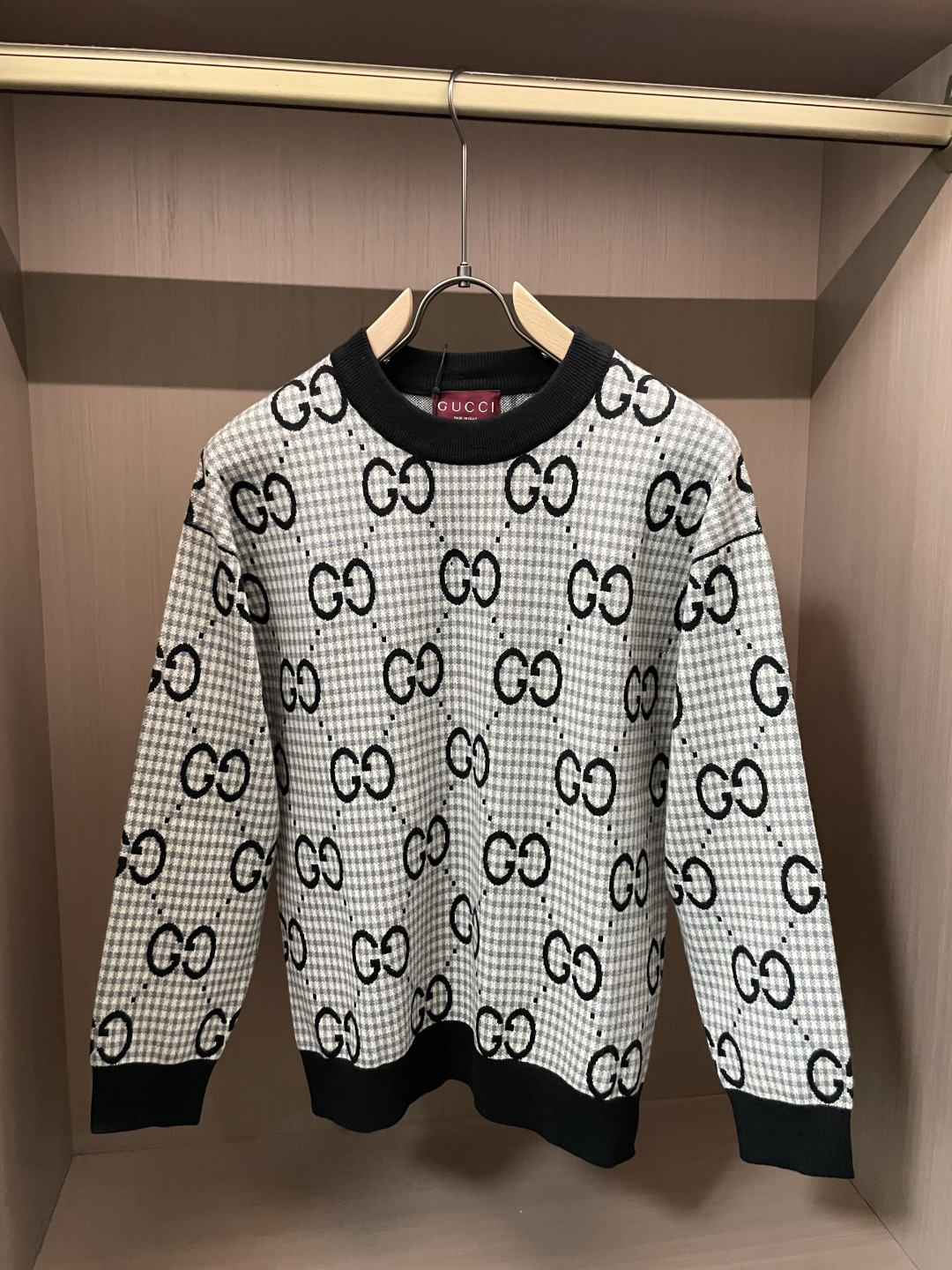 NO:655450,. The latest Gucc sweater autumn and winter series, 1:1 top replica at the counter, all in good condition!  Thick style, a must-have item for fashionistas!  Old irons who know the goods should hurry up and start, the fabric is wool, the size is M~3XL.,,gucci,sweaters,alexander wang19860909. Gucc 毛衣 秋冬最新系列,专柜1:1顶级复刻,全品相！加厚款,潮人必备单品！懂货的老铁赶紧下手,面料羊毛 尺码M~3XL.,,gucci,sweaters,alexander wang,Men's clothing