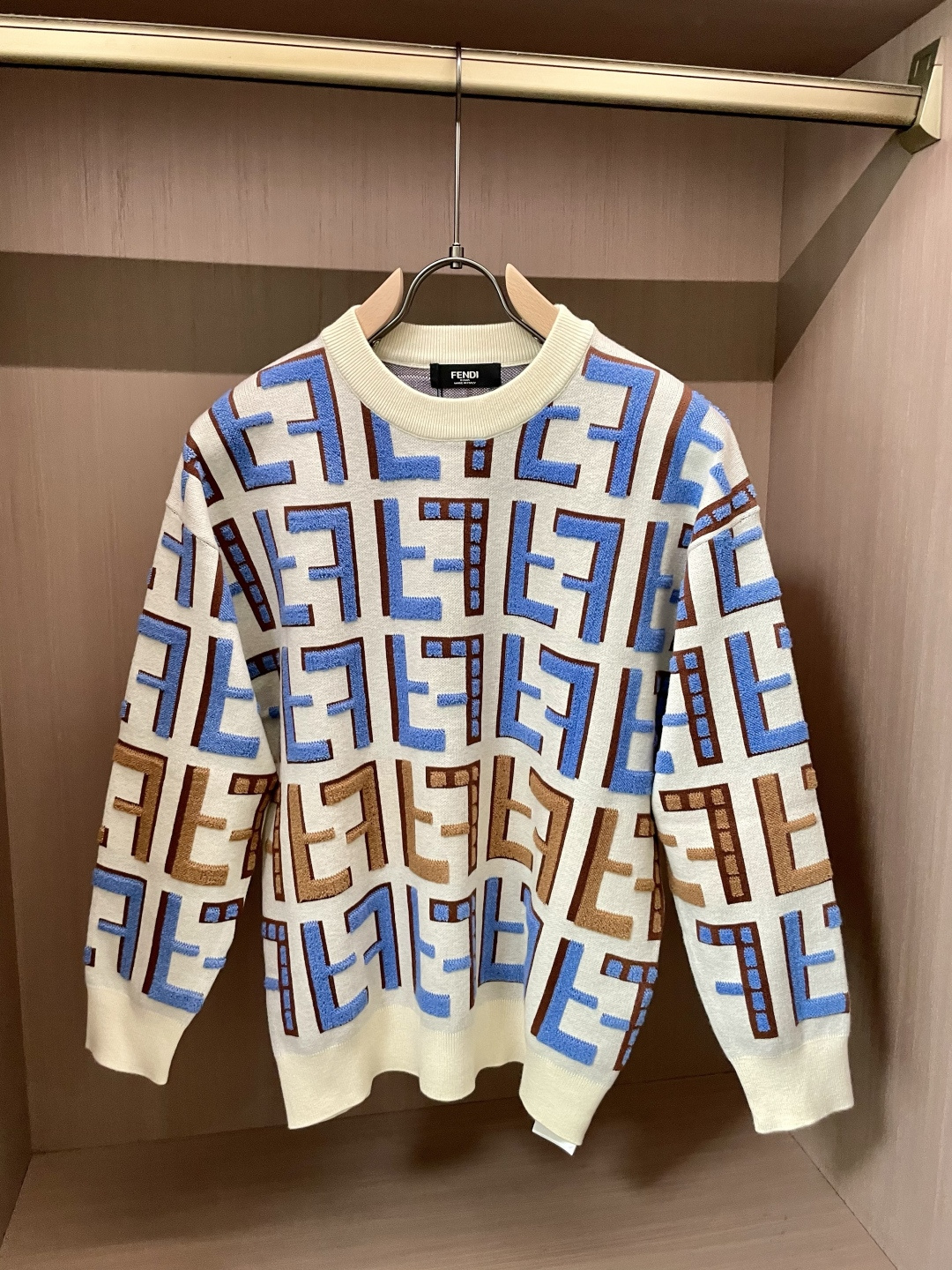 NO:655411,. FD sweater, the latest autumn and winter series, 1:1 top replica at the counter, all in good condition!  Thick style, a must-have item for fashionistas!  Old irons who know the goods should hurry up and start, the fabric is wool, the size is M~3XL.,,sweaters,alexander wang19860909. FD 毛衣 秋冬最新系列,专柜1:1顶级复刻,全品相！加厚款,潮人必备单品！懂货的老铁赶紧下手,面料羊毛 尺码M~3XL.,,sweaters,alexander wang,Men's clothing