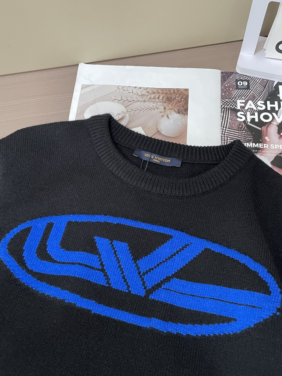 Lv 毛衣 秋冬最新系列，专柜1:1顶级复刻，全品相！加厚款，潮人必备单品！懂货的老铁赶紧下手，面料：100%羊毛 尺码